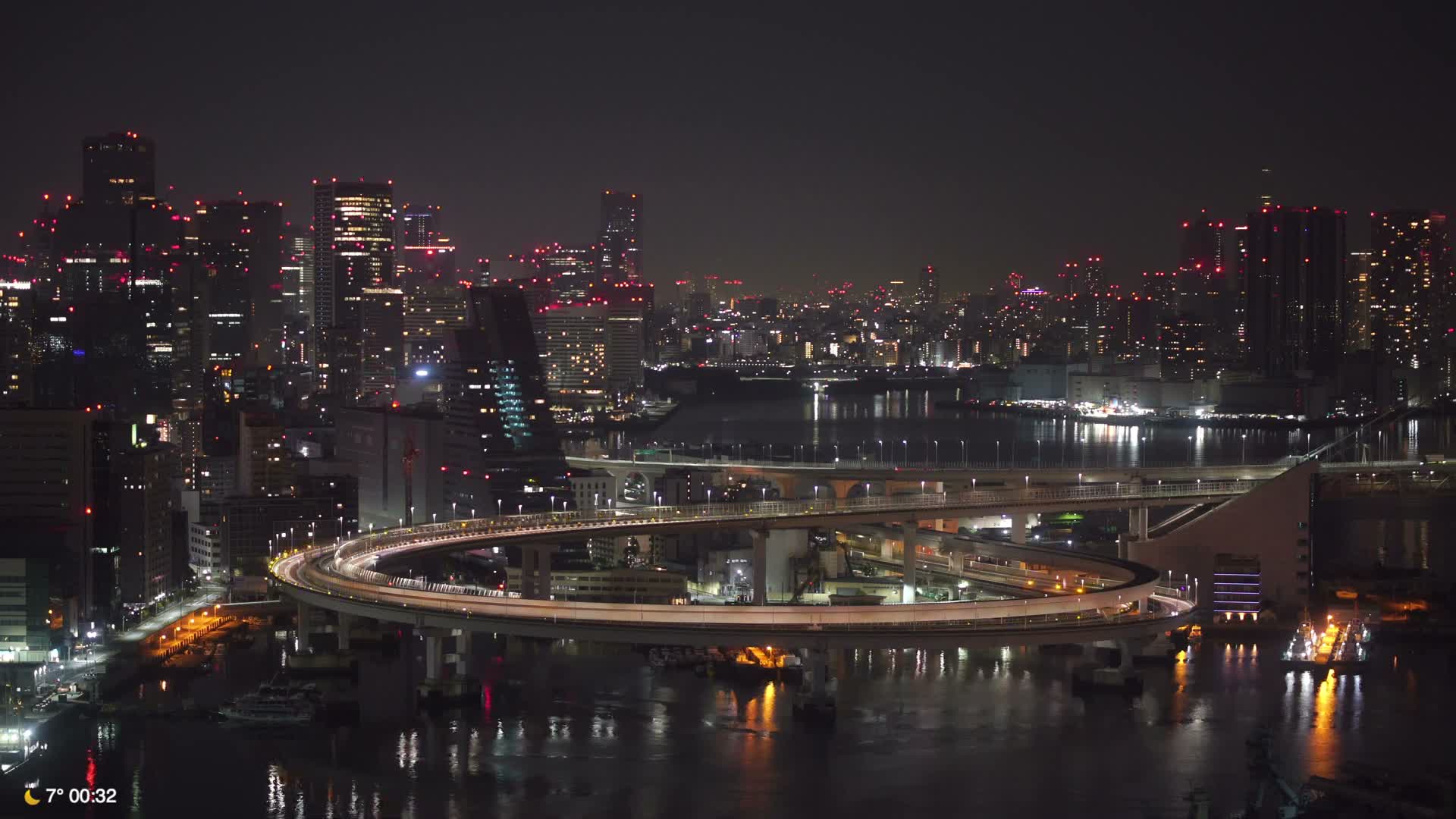 Tokyo City Center Skyline, Tokyo Bay & Rainbow Bridge Kaigan Entrance (東京の街並み、東京湾、レインボーブリッジ)  Live Cam - 5 Chome, Konan, Minato-ku, Tokyo, Kantō, Honshu, Japan