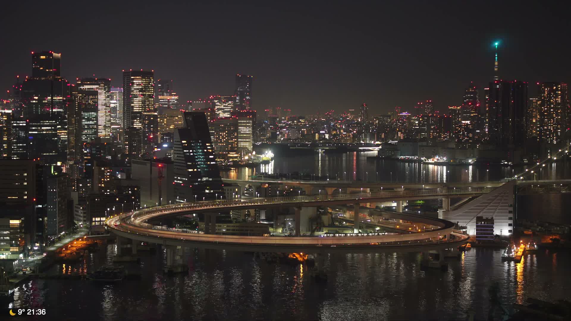 Tokyo City Center Skyline, Tokyo Bay & Rainbow Bridge Kaigan Entrance (東京の街並み、東京湾、レインボーブリッジ)  Live Cam - 5 Chome, Konan, Minato-ku, Tokyo, Kantō, Honshu, Japan