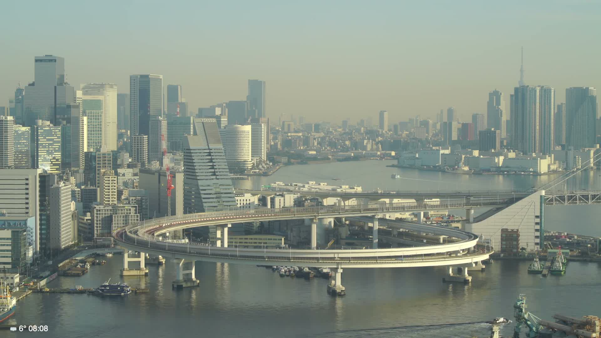 Tokyo City Center Skyline, Tokyo Bay & Rainbow Bridge Kaigan Entrance (東京の街並み、東京湾、レインボーブリッジ)  Live Cam - 5 Chome, Konan, Minato-ku, Tokyo, Kantō, Honshu, Japan