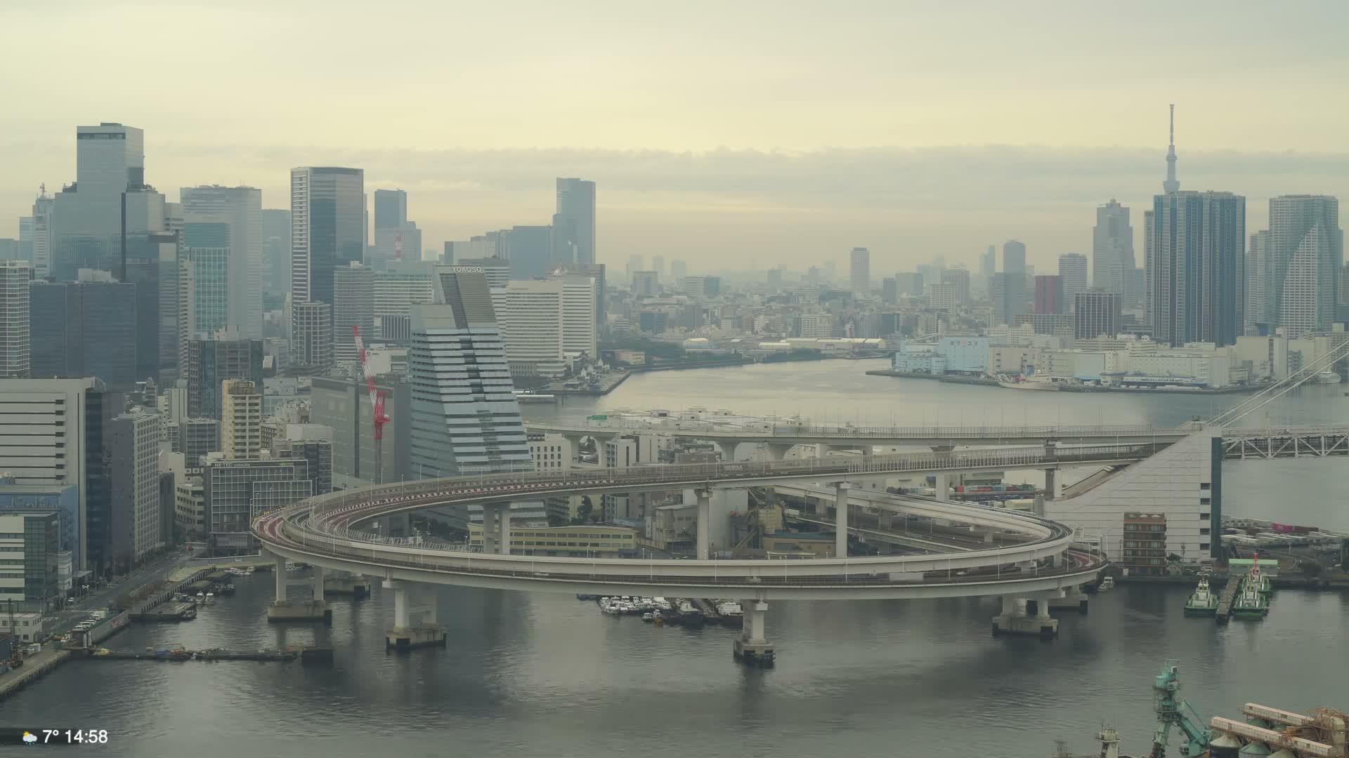 Tokyo City Center Skyline, Tokyo Bay & Rainbow Bridge Kaigan Entrance (東京の街並み、東京湾、レインボーブリッジ)  Live Cam - 5 Chome, Konan, Minato-ku, Tokyo, Kantō, Honshu, Japan