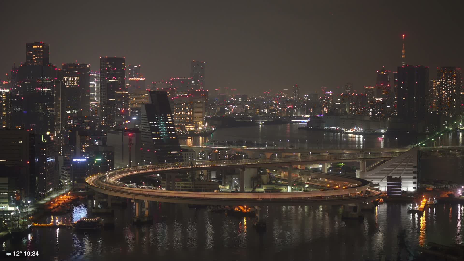 Tokyo City Center Skyline, Tokyo Bay & Rainbow Bridge Kaigan Entrance (東京の街並み、東京湾、レインボーブリッジ)  Live Cam - 5 Chome, Konan, Minato-ku, Tokyo, Kantō, Honshu, Japan