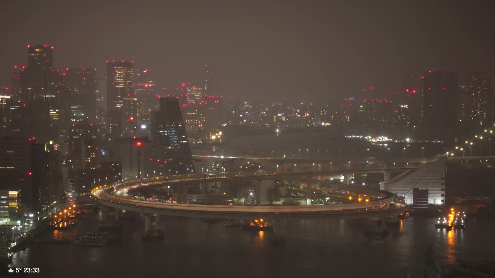 Tokyo City Center Skyline, Tokyo Bay & Rainbow Bridge Kaigan Entrance (東京の街並み、東京湾、レインボーブリッジ)  Live Cam - 5 Chome, Konan, Minato-ku, Tokyo, Kantō, Honshu, Japan