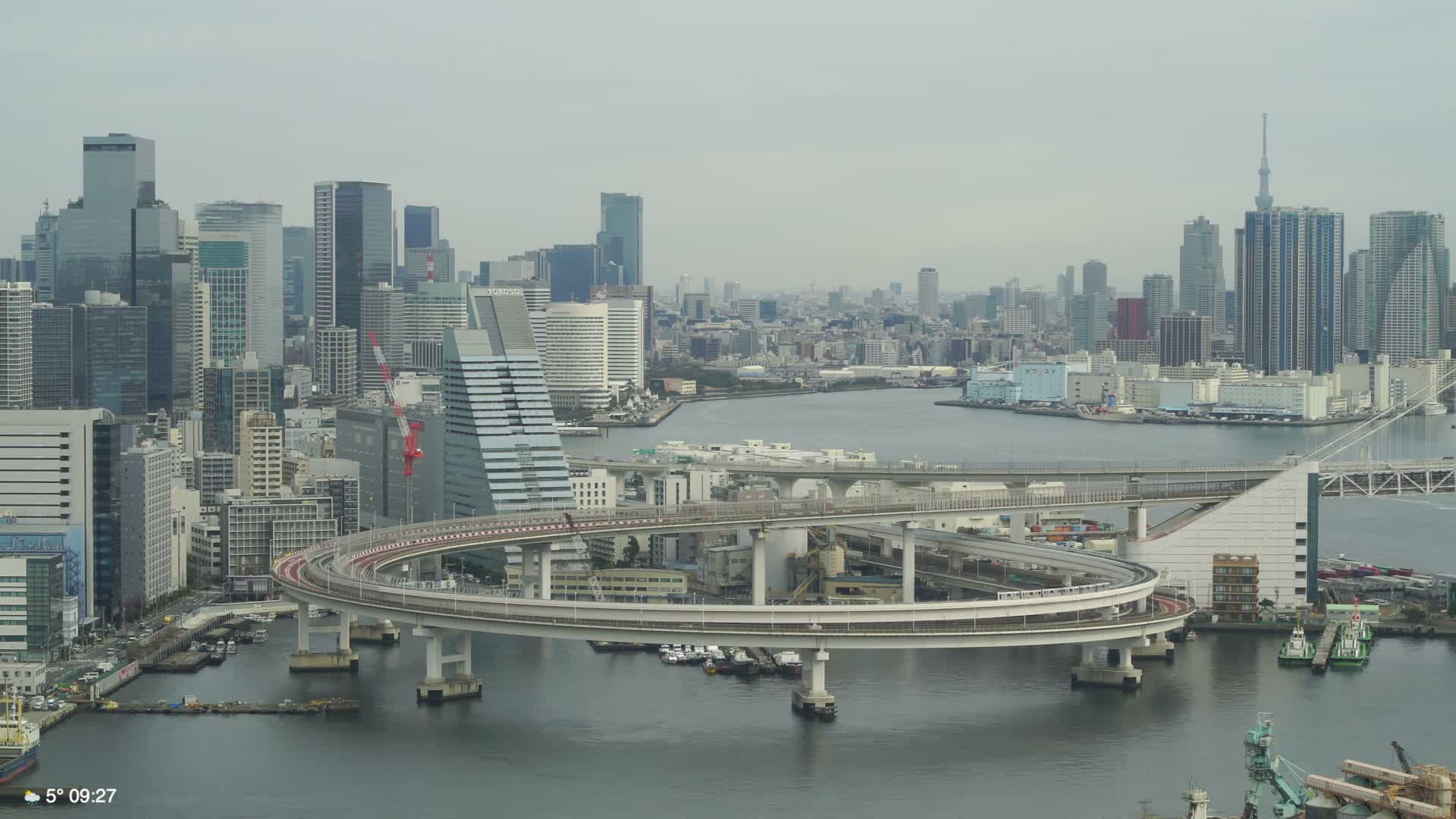 Tokyo City Center Skyline, Tokyo Bay & Rainbow Bridge Kaigan Entrance (東京の街並み、東京湾、レインボーブリッジ)  Live Cam - 5 Chome, Konan, Minato-ku, Tokyo, Kantō, Honshu, Japan