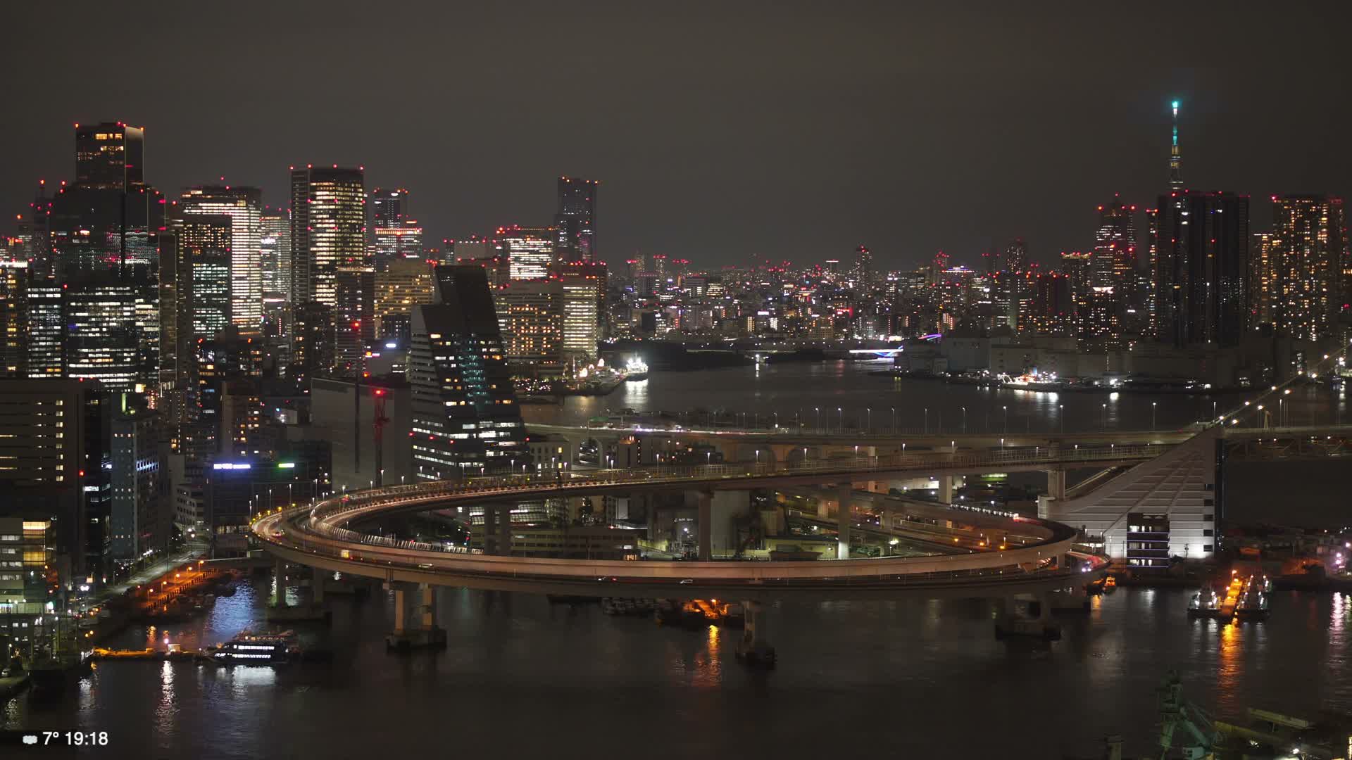 Tokyo City Center Skyline, Tokyo Bay & Rainbow Bridge Kaigan Entrance (東京の街並み、東京湾、レインボーブリッジ)  Live Cam - 5 Chome, Konan, Minato-ku, Tokyo, Kantō, Honshu, Japan