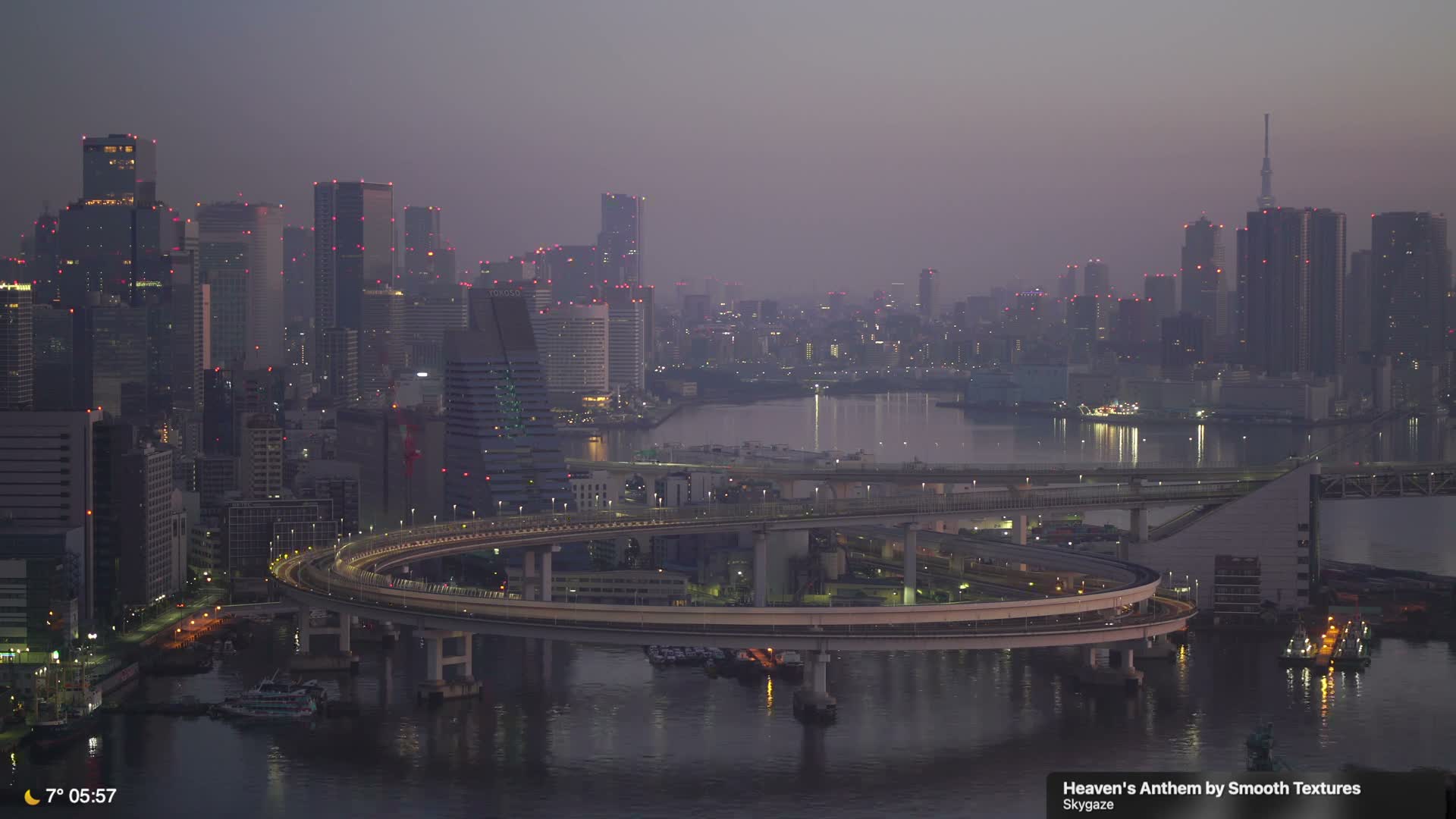 Tokyo City Center Skyline, Tokyo Bay & Rainbow Bridge Kaigan Entrance (東京の街並み、東京湾、レインボーブリッジ)  Live Cam - 5 Chome, Konan, Minato-ku, Tokyo, Kantō, Honshu, Japan