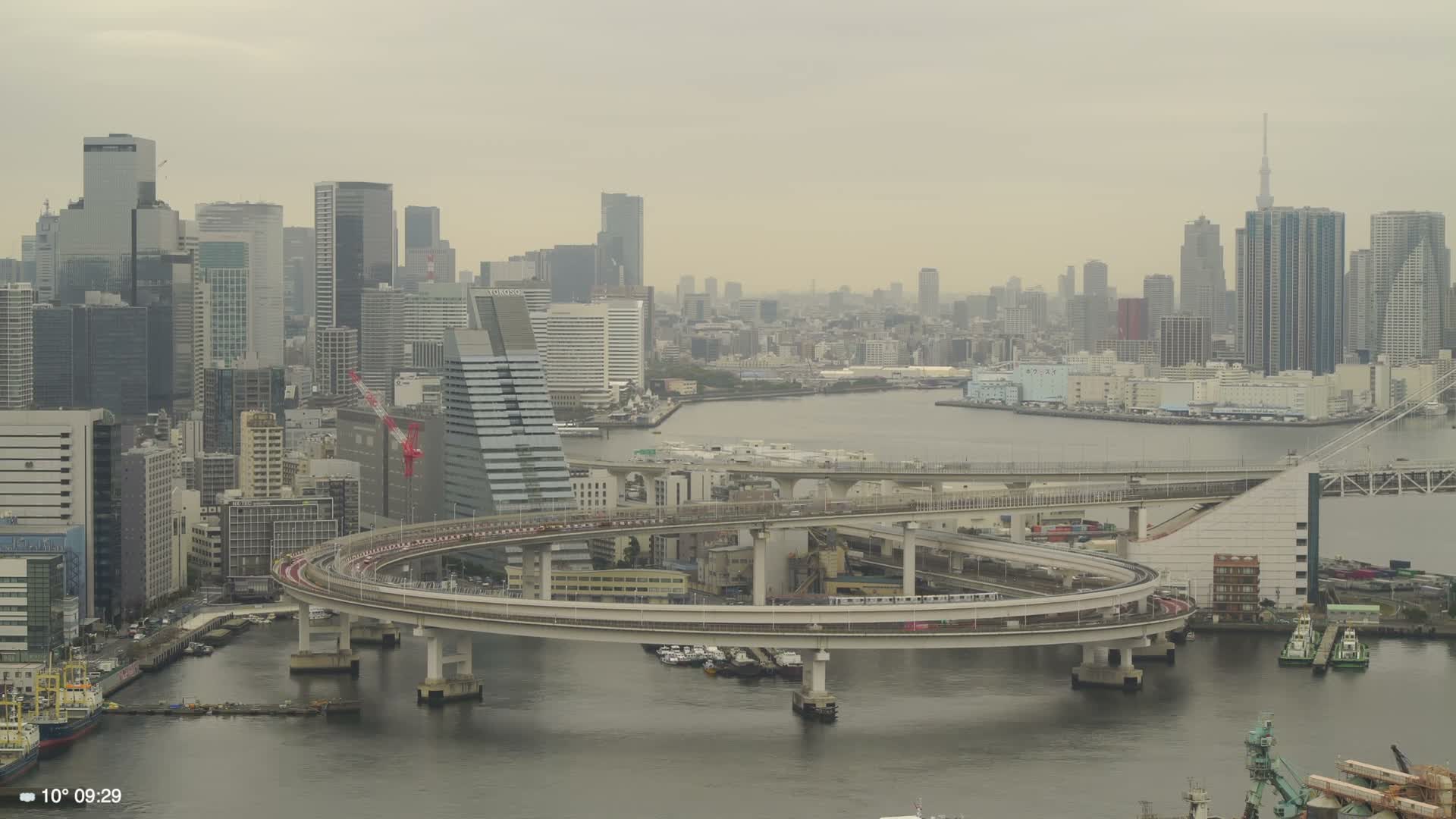 Tokyo City Center Skyline, Tokyo Bay & Rainbow Bridge Kaigan Entrance (東京の街並み、東京湾、レインボーブリッジ)  Live Cam - 5 Chome, Konan, Minato-ku, Tokyo, Kantō, Honshu, Japan