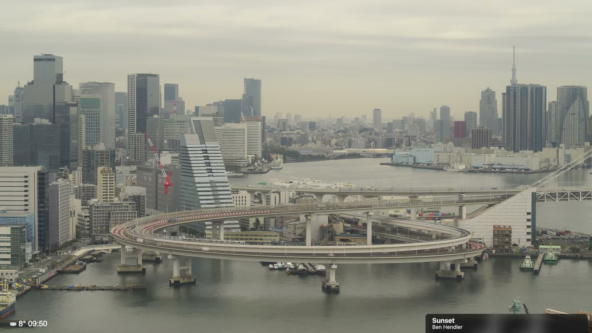 Tokyo City Center Skyline, Tokyo Bay & Rainbow Bridge Kaigan Entrance (東京の街並み、東京湾、レインボーブリッジ)  Live Cam - 5 Chome, Konan, Minato-ku, Tokyo, Kantō, Honshu, Japan