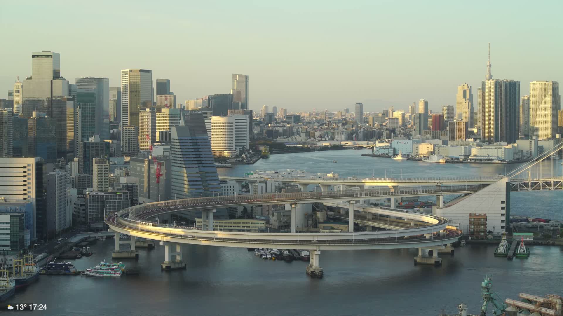 Tokyo City Center Skyline, Tokyo Bay & Rainbow Bridge Kaigan Entrance (東京の街並み、東京湾、レインボーブリッジ)  Live Cam - 5 Chome, Konan, Minato-ku, Tokyo, Kantō, Honshu, Japan