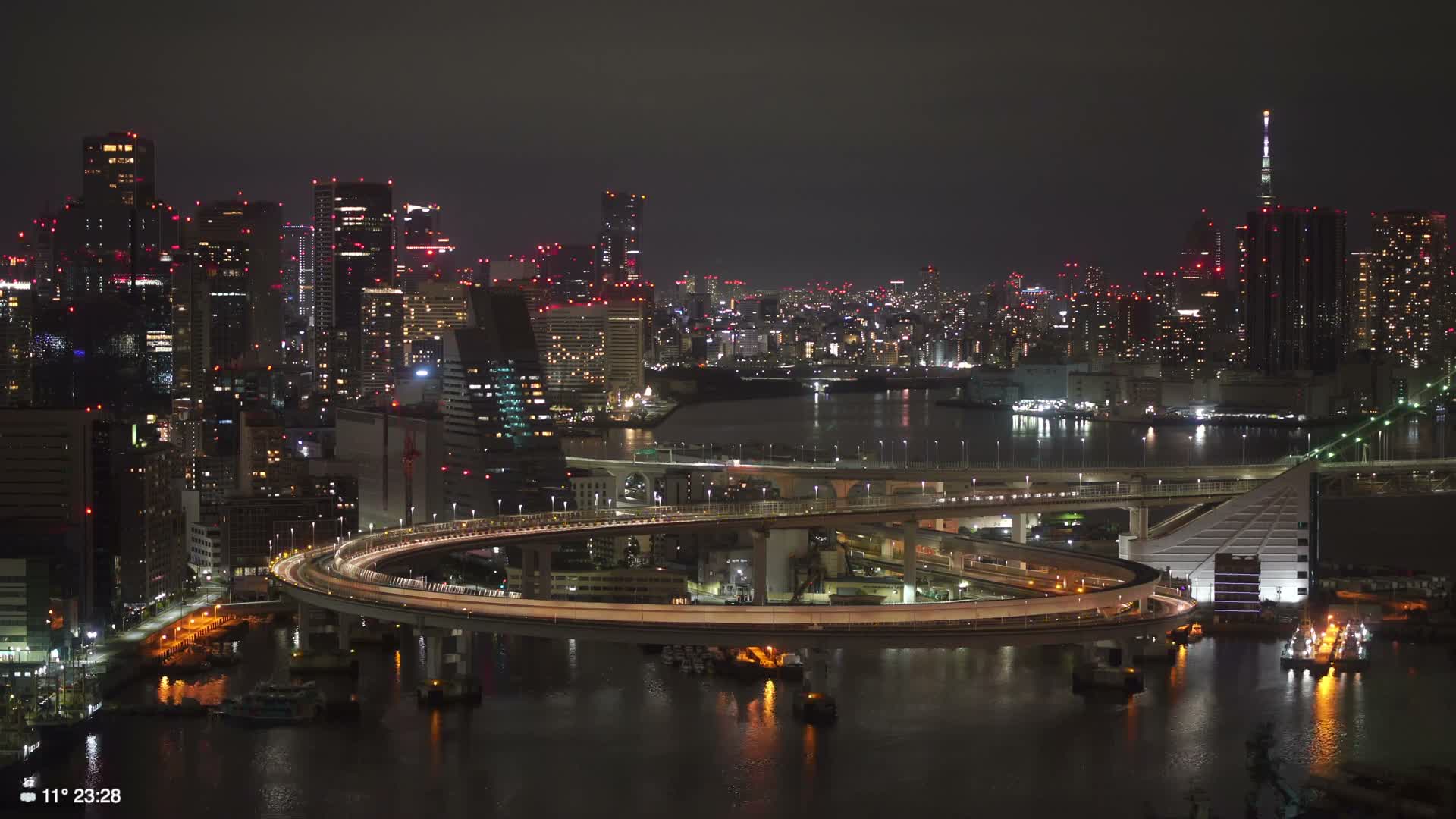 Tokyo City Center Skyline, Tokyo Bay & Rainbow Bridge Kaigan Entrance (東京の街並み、東京湾、レインボーブリッジ)  Live Cam - 5 Chome, Konan, Minato-ku, Tokyo, Kantō, Honshu, Japan