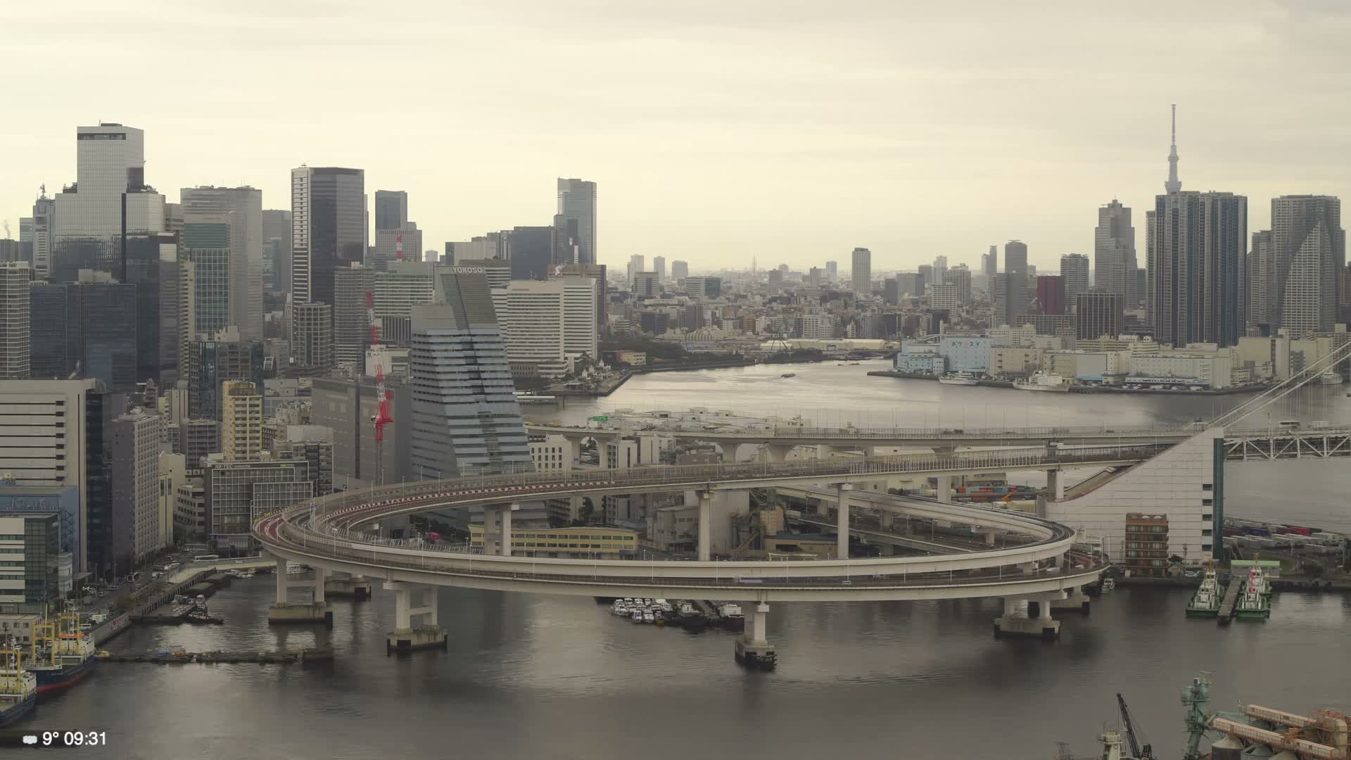 Tokyo City Center Skyline, Tokyo Bay & Rainbow Bridge Kaigan Entrance (東京の街並み、東京湾、レインボーブリッジ)  Live Cam - 5 Chome, Konan, Minato-ku, Tokyo, Kantō, Honshu, Japan