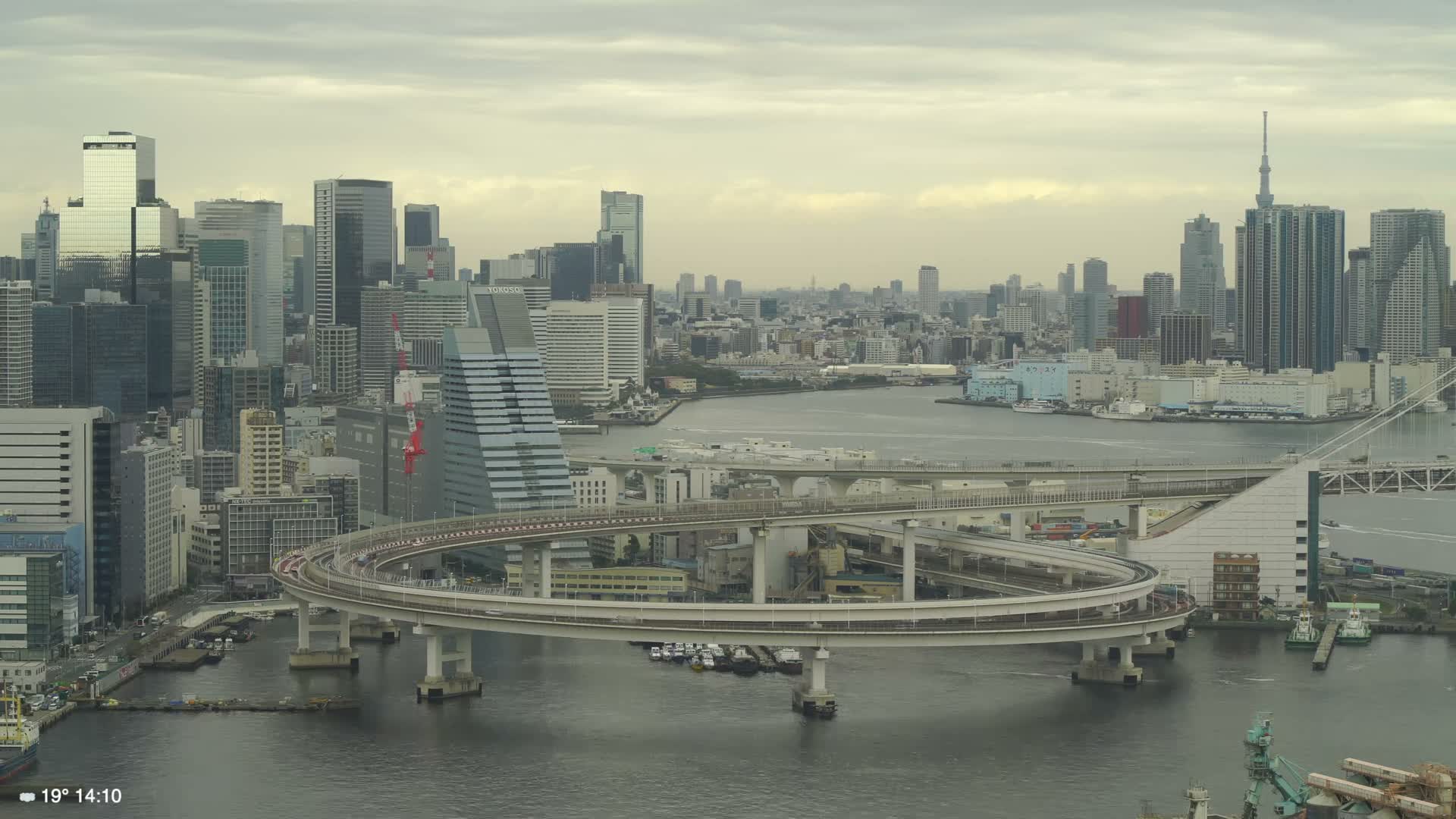 Tokyo City Center Skyline, Tokyo Bay & Rainbow Bridge Kaigan Entrance (東京の街並み、東京湾、レインボーブリッジ)  Live Cam - 5 Chome, Konan, Minato-ku, Tokyo, Kantō, Honshu, Japan