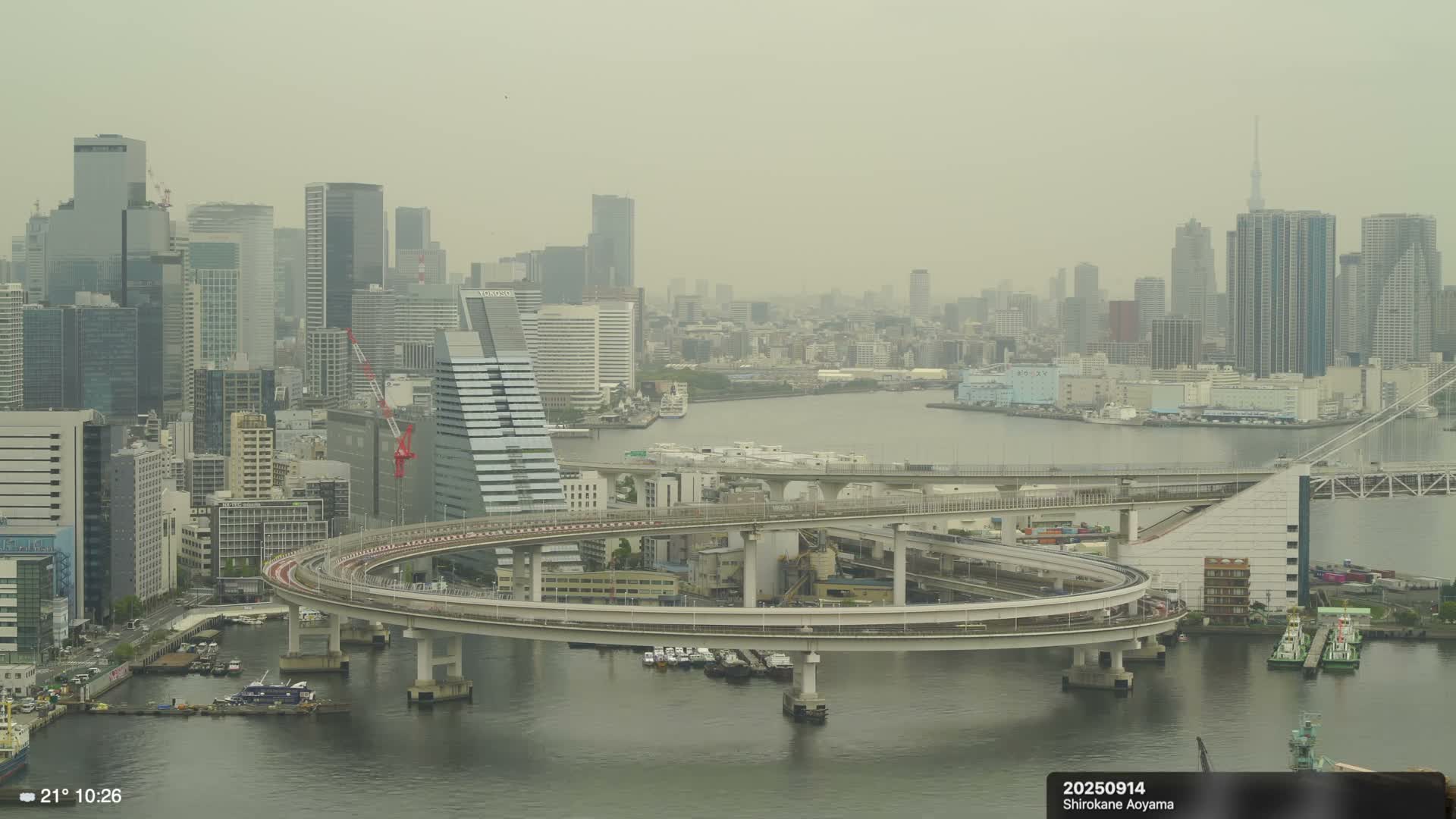 Tokyo City Center Skyline, Tokyo Bay & Rainbow Bridge Kaigan Entrance (東京の街並み、東京湾、レインボーブリッジ)  Live Cam - 5 Chome, Konan, Minato-ku, Tokyo, Kantō, Honshu, Japan