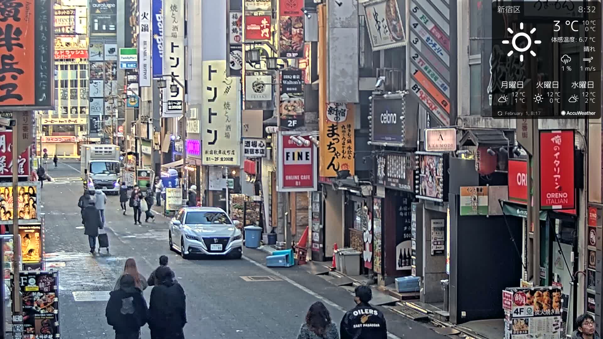 Tokyo, Shinjuku Kabukicho Ichiban-gai Street towards South (東京 新宿 歌舞伎町一番街通り) Live Cam - Kabukichō, Shinjuku-ku, Tokyo, Kantō, Honshu, Japan