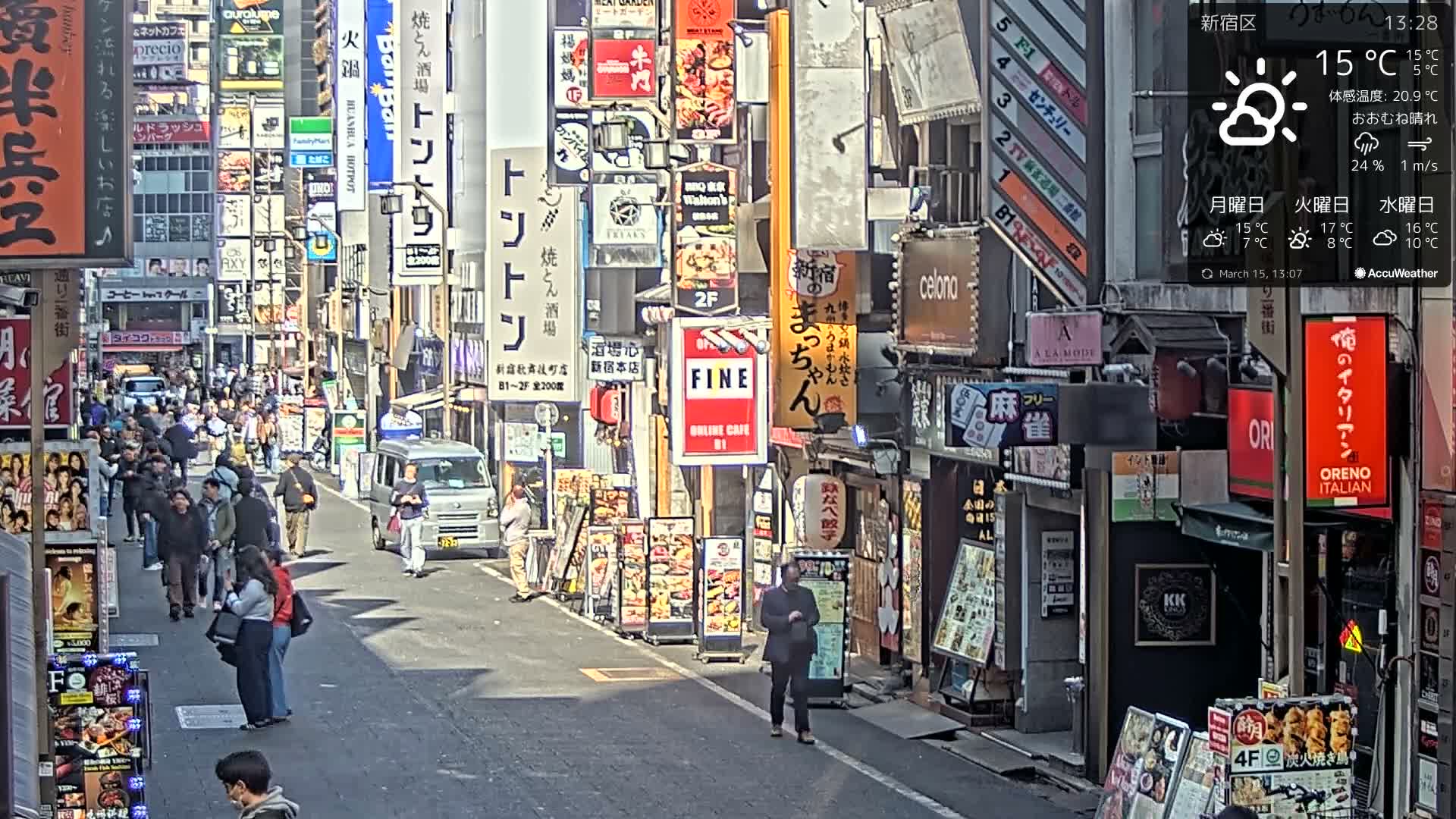 Tokyo, Shinjuku Kabukicho Ichiban-gai Street towards South (東京 新宿 歌舞伎町一番街通り) Live Cam - Kabukichō, Shinjuku-ku, Tokyo, Kantō, Honshu, Japan