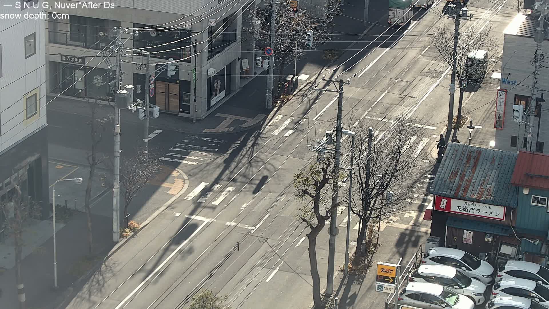 Sapporo, 8 -7 Chome Minami 2 - 3 Jonishi Juction (南2～3条西交差点8～7丁目) Live Cam - 8 Chome, Minami 2 Jonishi, Chuo Ward, Sapporo, Ishikari, Hokkaido, Japan