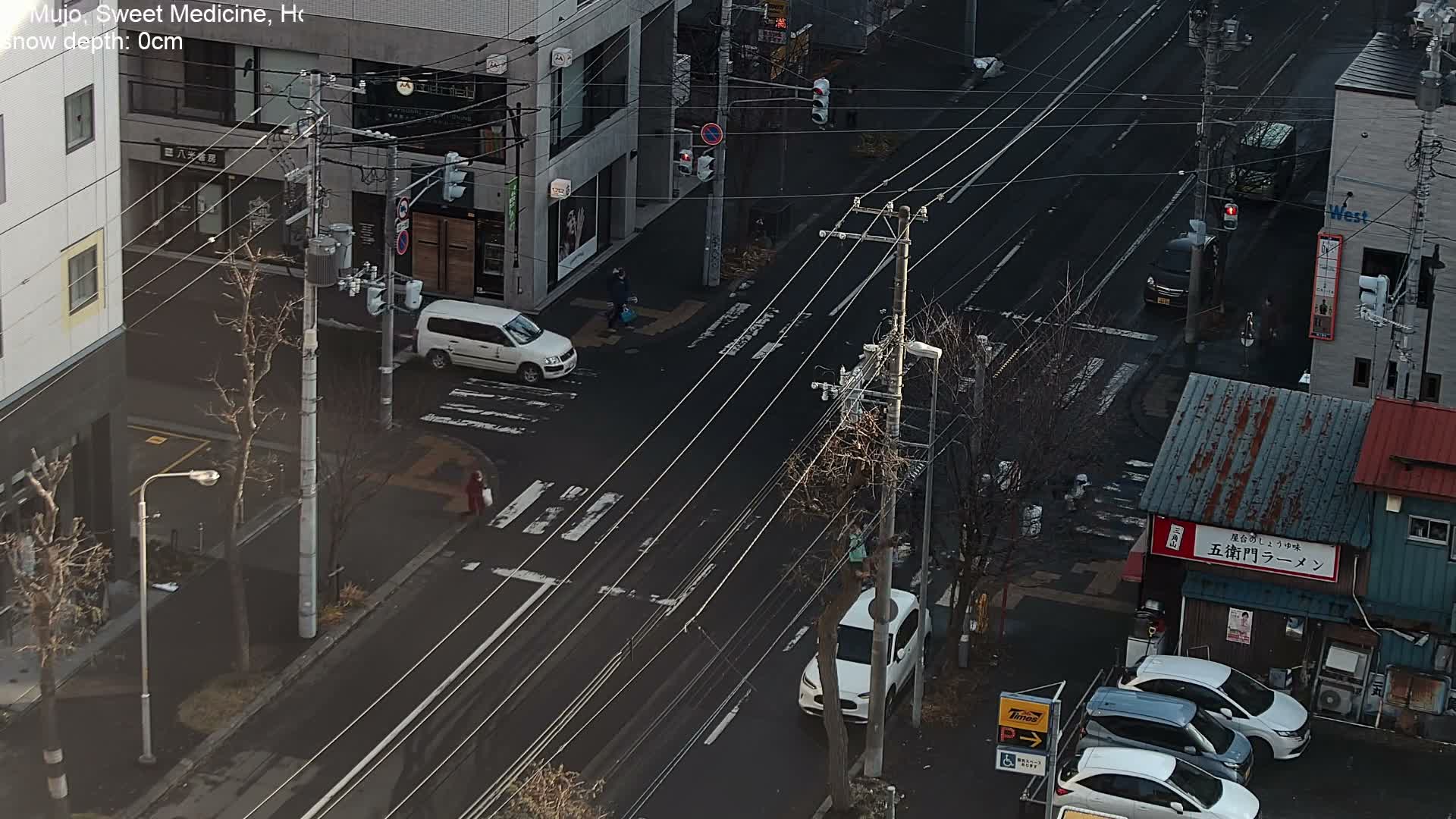 Sapooro, 8 -7 Chome Minami 2 - 3 Jonishi Juction (南2～3条西交差点8～7丁目) Live Cam - 8 Chome, Minami 2 Jonishi, Chuo Ward, Sapporo, Ishikari, Hokkaido, Japan
