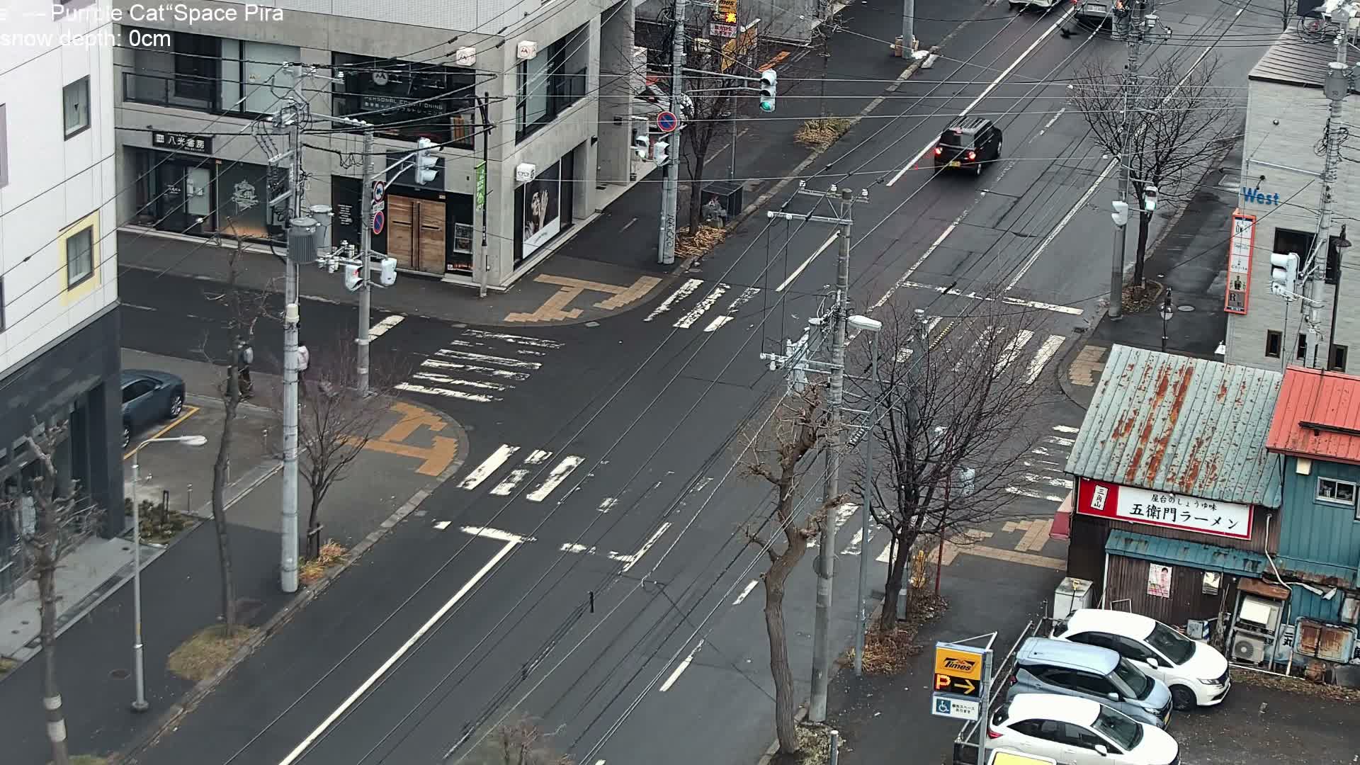 Sapporo, 8 -7 Chome Minami 2 - 3 Jonishi Juction (南2～3条西交差点8～7丁目) Live Cam - 8 Chome, Minami 2 Jonishi, Chuo Ward, Sapporo, Ishikari, Hokkaido, Japan