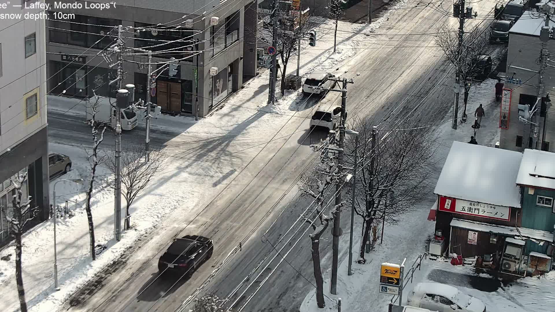 Sapporo, 8 -7 Chome Minami 2 - 3 Jonishi Juction (南2～3条西交差点8～7丁目) Live Cam - 8 Chome, Minami 2 Jonishi, Chuo Ward, Sapporo, Ishikari, Hokkaido, Japan