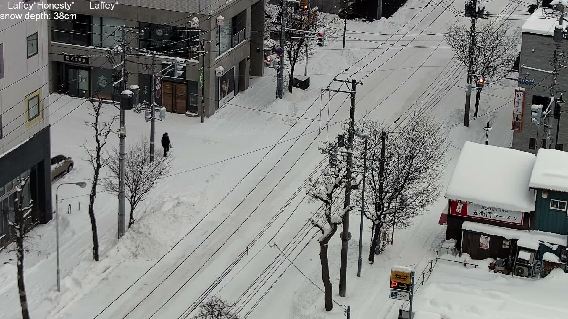 Sapporo, 8 -7 Chome Minami 2 - 3 Jonishi Juction (南2～3条西交差点8～7丁目) Live Cam - 8 Chome, Minami 2 Jonishi, Chuo Ward, Sapporo, Ishikari, Hokkaido, Japan