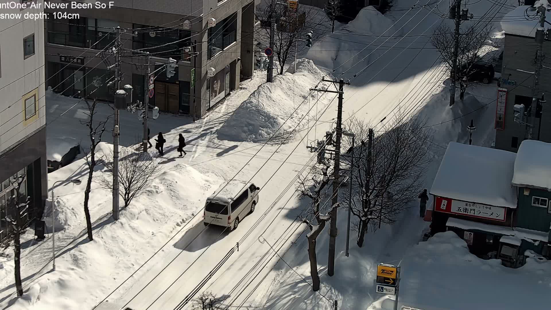 Sapporo, 8 -7 Chome Minami 2 - 3 Jonishi Juction (南2～3条西交差点8～7丁目) Live Cam - 8 Chome, Minami 2 Jonishi, Chuo Ward, Sapporo, Ishikari, Hokkaido, Japan