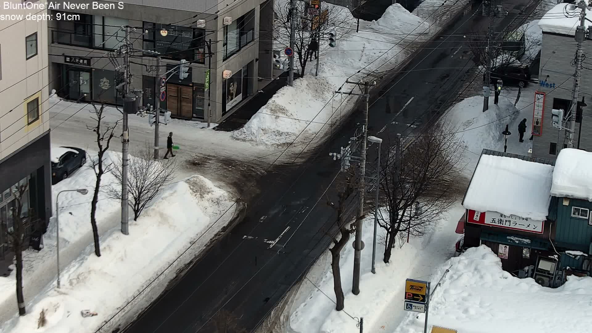 Sapporo, 8 -7 Chome Minami 2 - 3 Jonishi Juction (南2～3条西交差点8～7丁目) Live Cam - 8 Chome, Minami 2 Jonishi, Chuo Ward, Sapporo, Ishikari, Hokkaido, Japan
