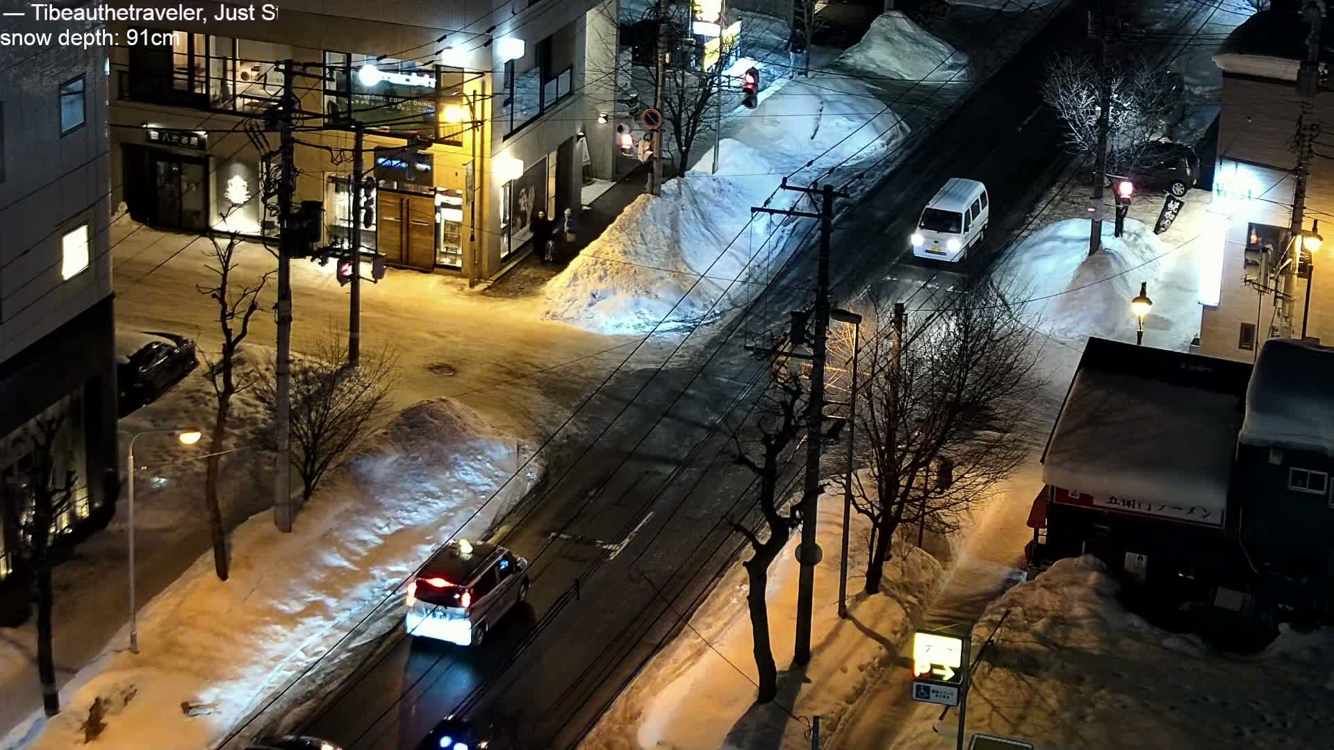 Sapporo, 8 -7 Chome Minami 2 - 3 Jonishi Juction (南2～3条西交差点8～7丁目) Live Cam - 8 Chome, Minami 2 Jonishi, Chuo Ward, Sapporo, Ishikari, Hokkaido, Japan