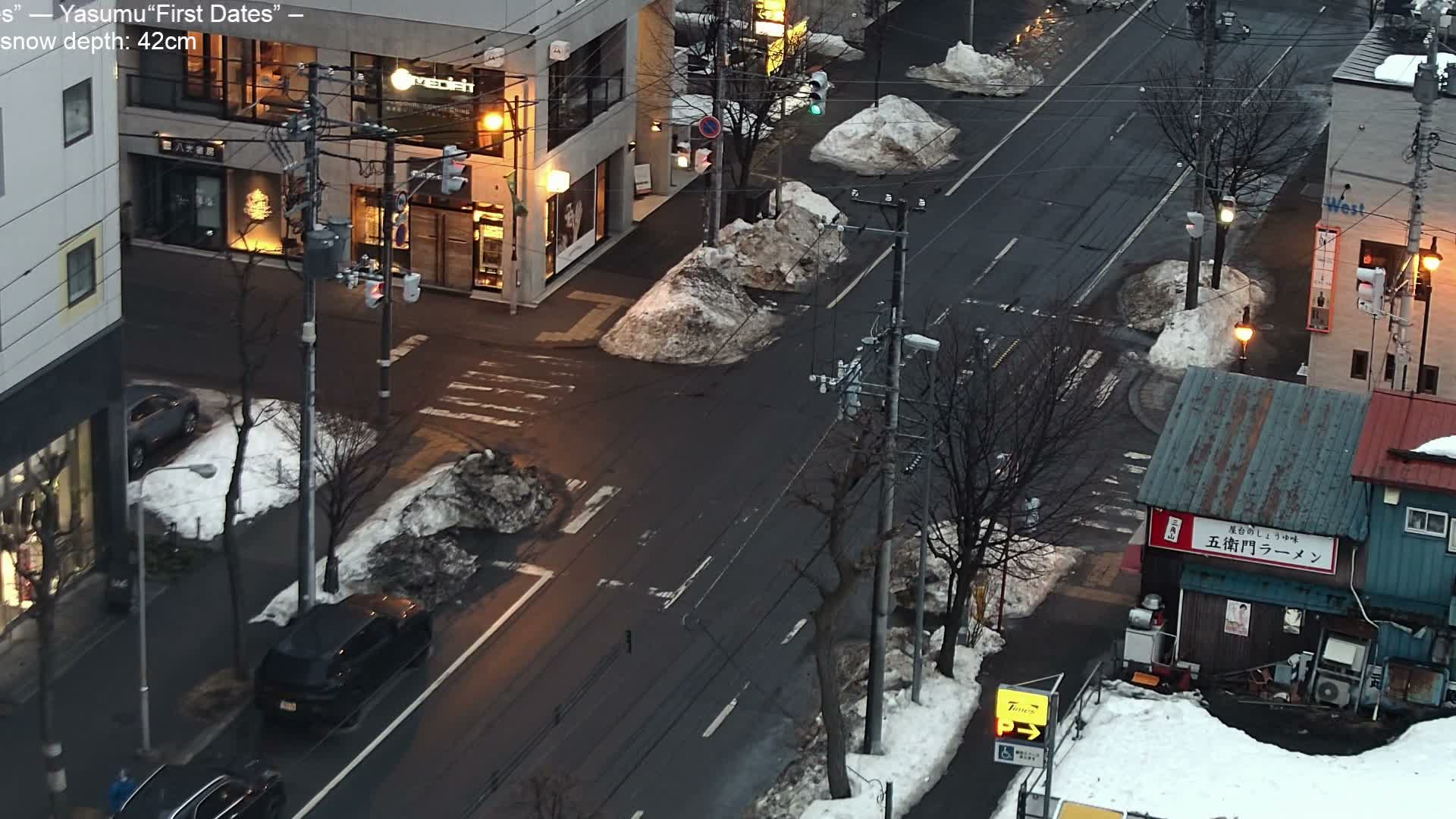 Sapporo, 8 -7 Chome Minami 2 - 3 Jonishi Juction (南2～3条西交差点8～7丁目) Live Cam - 8 Chome, Minami 2 Jonishi, Chuo Ward, Sapporo, Ishikari, Hokkaido, Japan