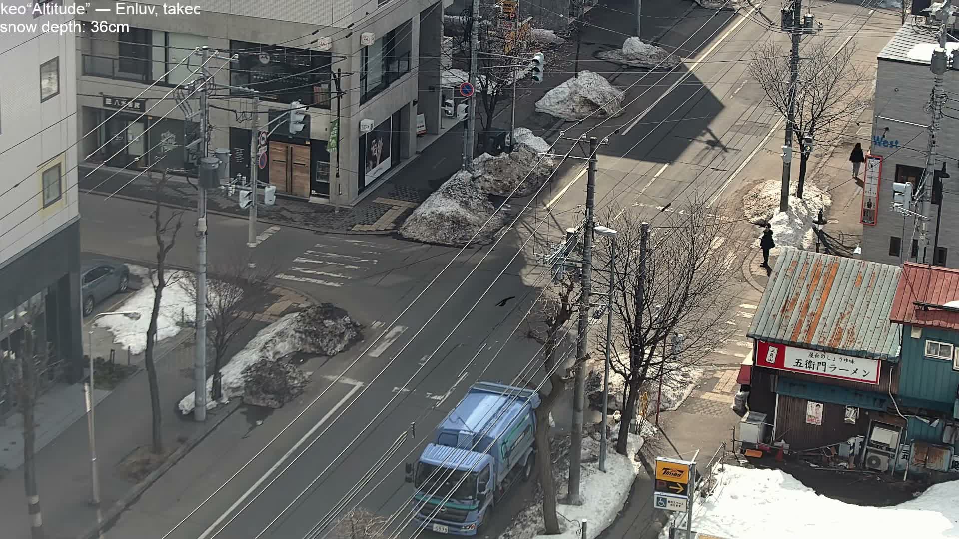 Sapporo, 8 -7 Chome Minami 2 - 3 Jonishi Juction (南2～3条西交差点8～7丁目) Live Cam - 8 Chome, Minami 2 Jonishi, Chuo Ward, Sapporo, Ishikari, Hokkaido, Japan