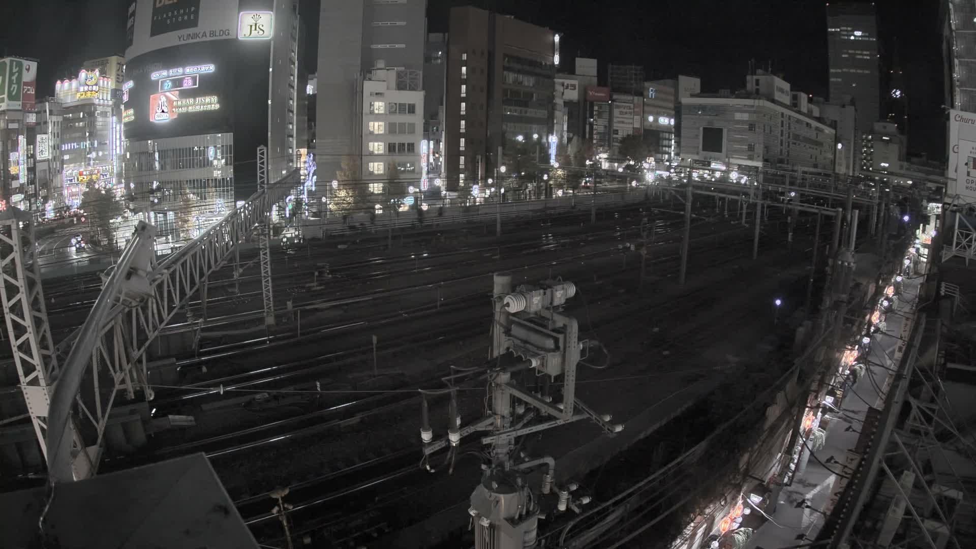 Tokyo, Shinjuku JR Metro Road Crossing & Shinjuku Discrict View ( 東京、新宿JRメトロ交差点と新宿地区の眺め ) Live Cam - 1 Chome, Nishishinjuku, Shinjuku-ku, Tokyo, Kantō, Honshu, Japan