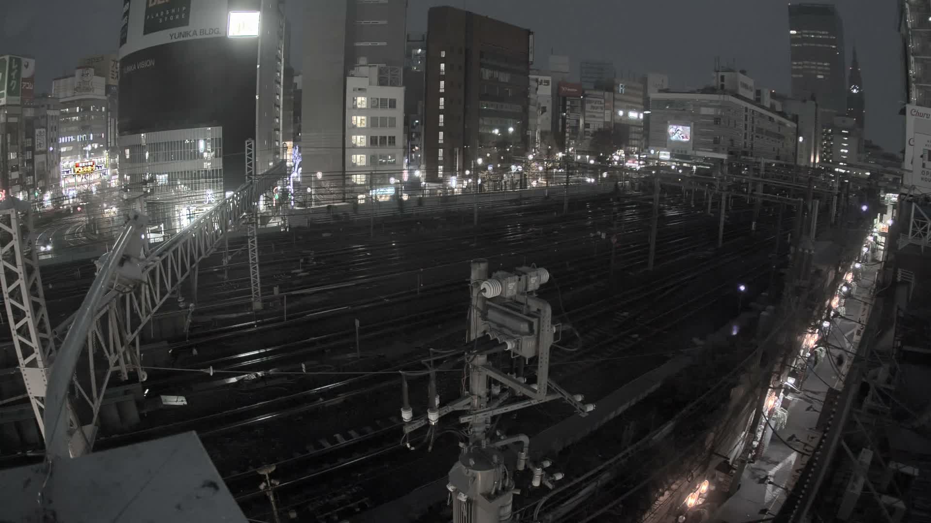 Tokyo, Shinjuku JR Metro Road Crossing & Shinjuku Discrict View ( 東京、新宿JRメトロ交差点と新宿地区の眺め ) Live Cam - 1 Chome, Nishishinjuku, Shinjuku-ku, Tokyo, Kantō, Honshu, Japan