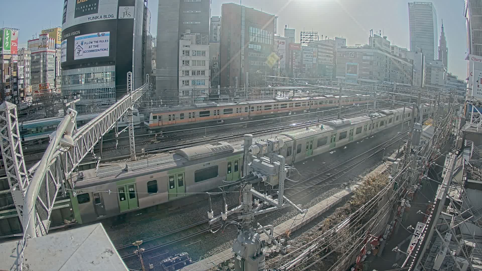 Tokyo, Shinjuku JR Metro Road Crossing & Shinjuku Discrict View ( 東京、新宿JRメトロ交差点と新宿地区の眺め ) Live Cam - 1 Chome, Nishishinjuku, Shinjuku-ku, Tokyo, Kantō, Honshu, Japan