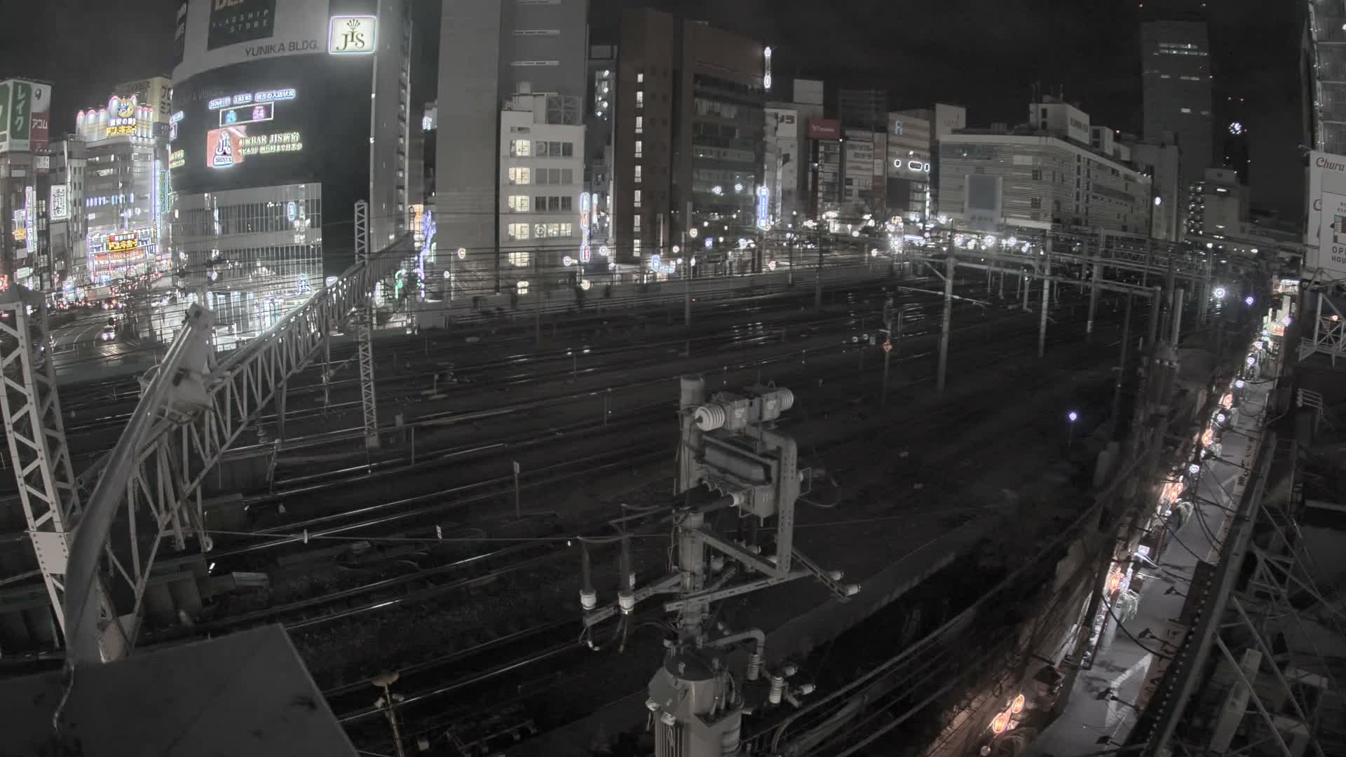 Tokyo, Shinjuku JR Metro Road Crossing & Shinjuku Discrict View ( 東京、新宿JRメトロ交差点と新宿地区の眺め ) Live Cam - 1 Chome, Nishishinjuku, Shinjuku-ku, Tokyo, Kantō, Honshu, Japan