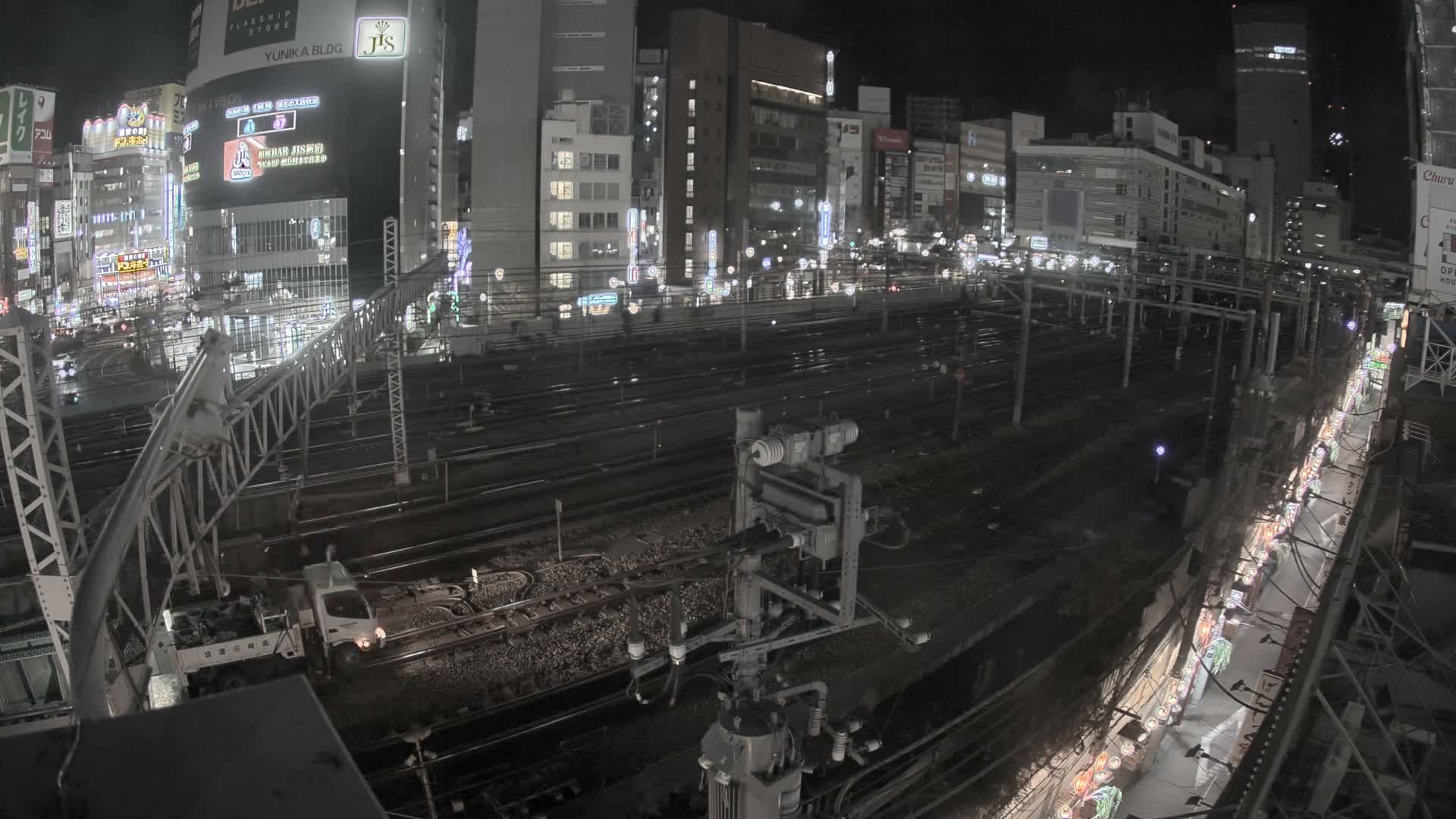 Tokyo, Shinjuku JR Metro Road Crossing & Shinjuku Discrict View ( 東京、新宿JRメトロ交差点と新宿地区の眺め ) Live Cam - 1 Chome, Nishishinjuku, Shinjuku-ku, Tokyo, Kantō, Honshu, Japan