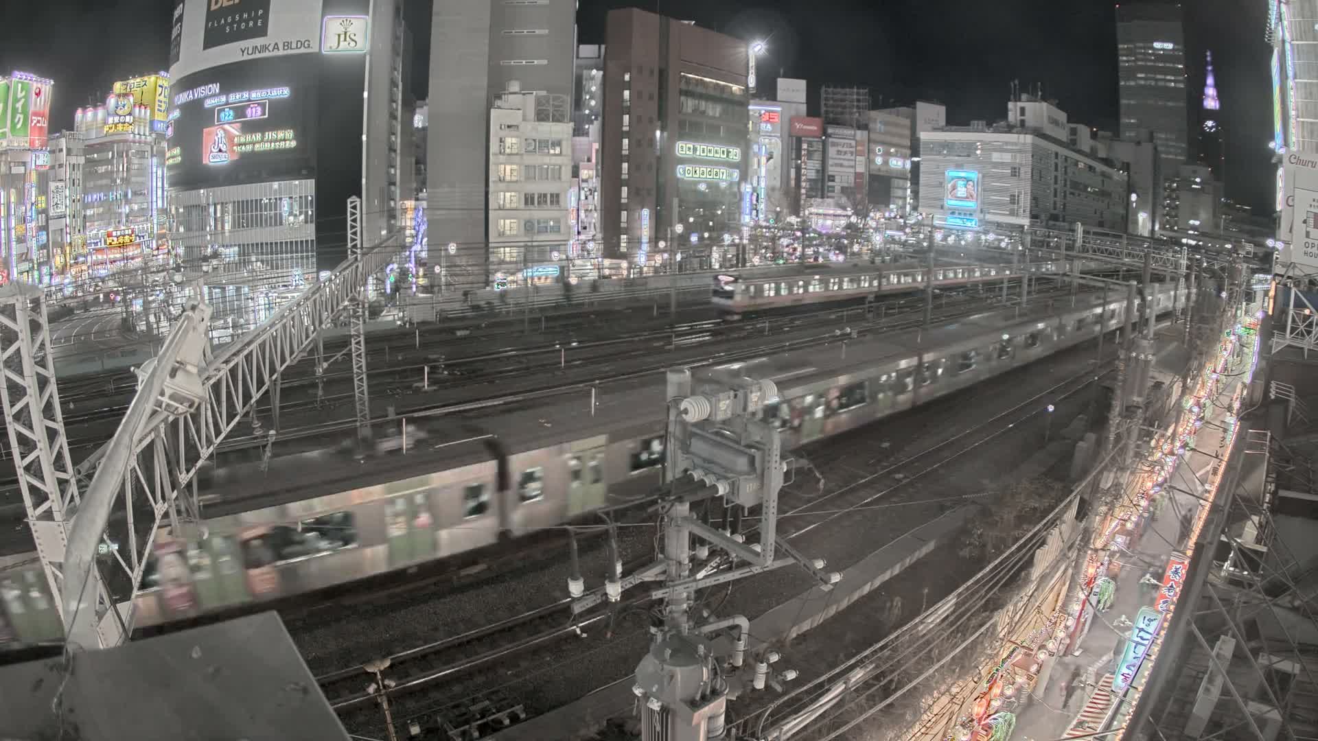 Tokyo, Shinjuku JR Metro Road Crossing & Shinjuku Discrict View ( 東京、新宿JRメトロ交差点と新宿地区の眺め ) Live Cam - 1 Chome, Nishishinjuku, Shinjuku-ku, Tokyo, Kantō, Honshu, Japan