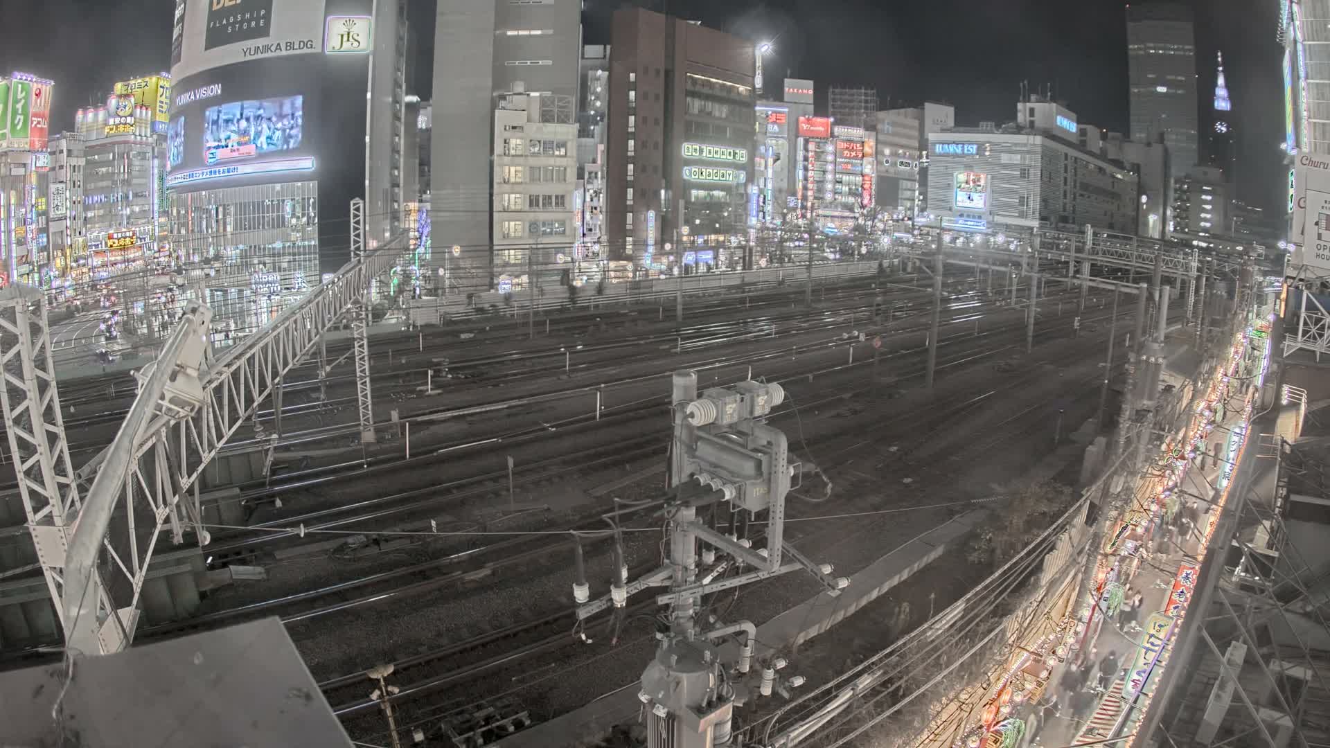 Tokyo, Shinjuku JR Metro Road Crossing & Shinjuku Discrict View ( 東京、新宿JRメトロ交差点と新宿地区の眺め ) Live Cam - 1 Chome, Nishishinjuku, Shinjuku-ku, Tokyo, Kantō, Honshu, Japan