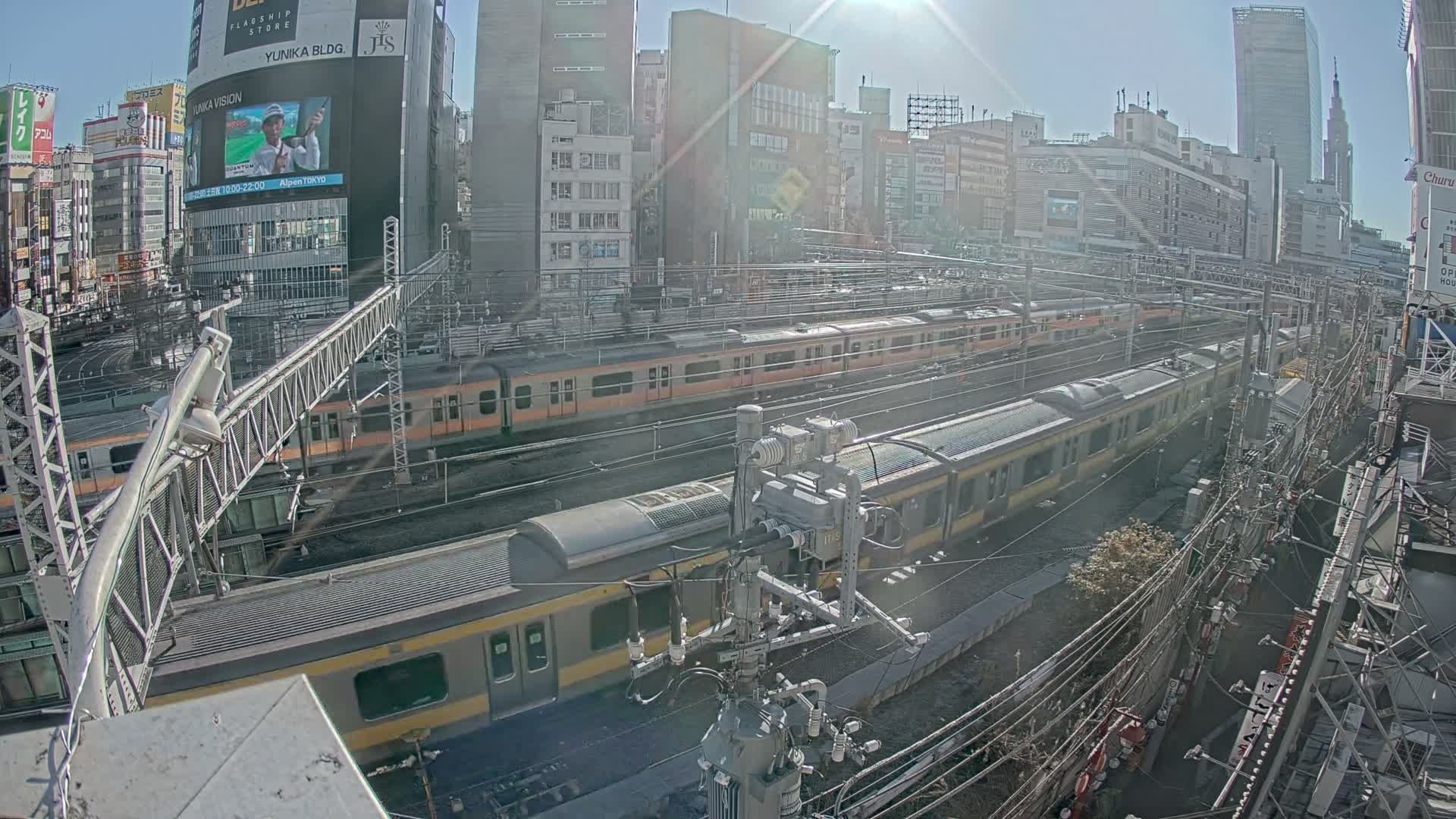 Tokyo, Shinjuku JR Metro Road Crossing & Shinjuku Discrict View ( 東京、新宿JRメトロ交差点と新宿地区の眺め ) Live Cam - 1 Chome, Nishishinjuku, Shinjuku-ku, Tokyo, Kantō, Honshu, Japan