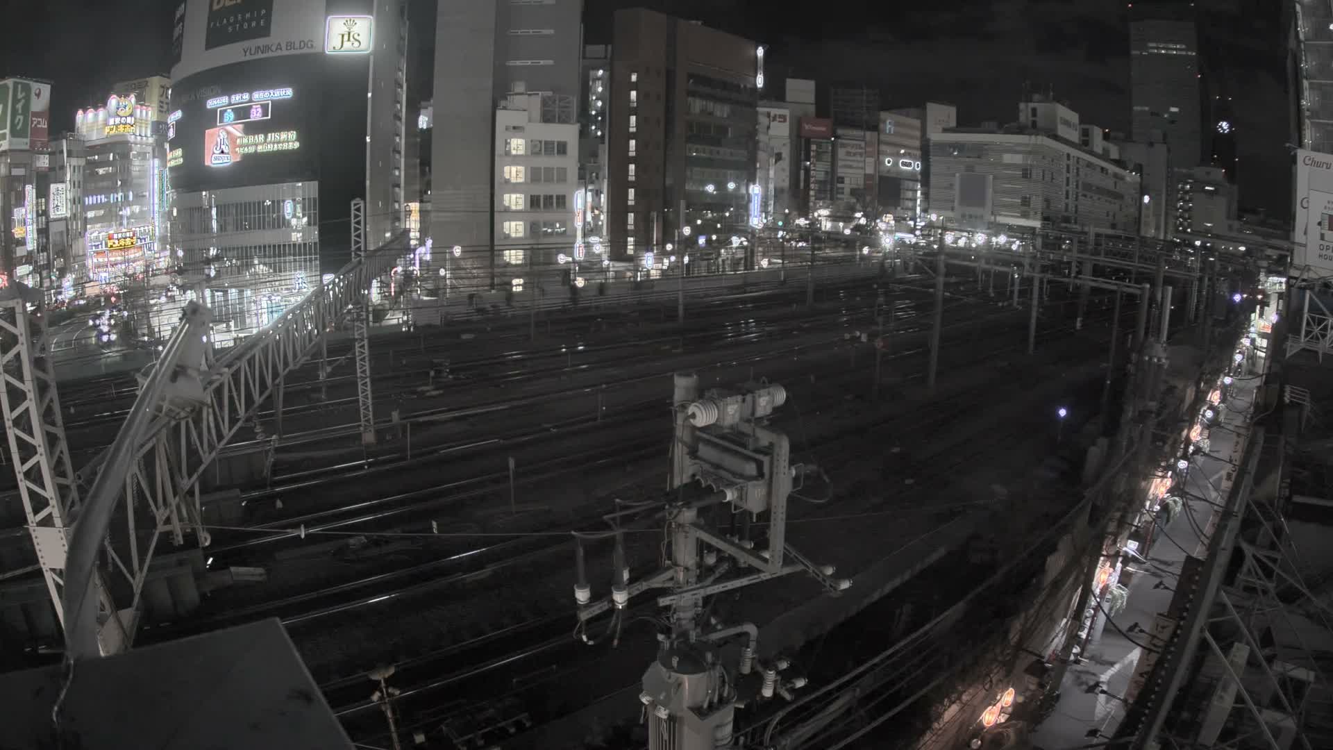 Tokyo, Shinjuku JR Metro Road Crossing & Shinjuku Discrict View ( 東京、新宿JRメトロ交差点と新宿地区の眺め ) Live Cam - 1 Chome, Nishishinjuku, Shinjuku-ku, Tokyo, Kantō, Honshu, Japan