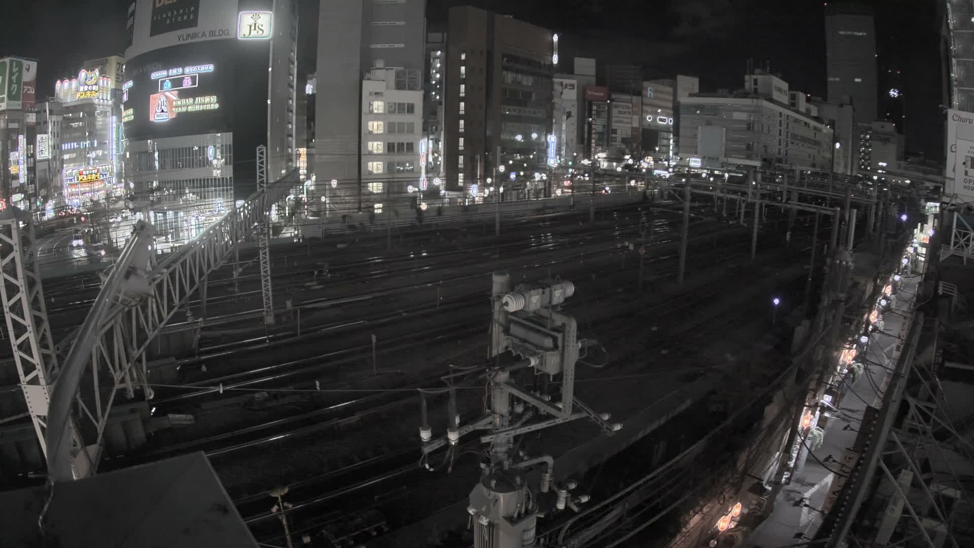 Tokyo, Shinjuku JR Metro Road Crossing & Shinjuku Discrict View ( 東京、新宿JRメトロ交差点と新宿地区の眺め ) Live Cam - 1 Chome, Nishishinjuku, Shinjuku-ku, Tokyo, Kantō, Honshu, Japan