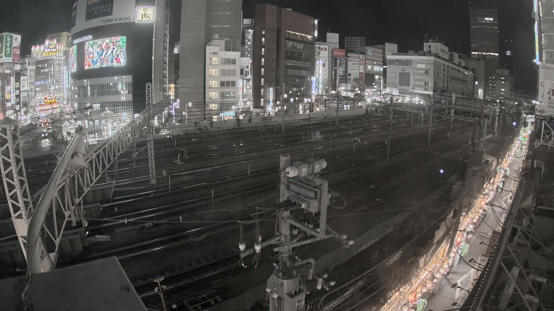 Tokyo, Shinjuku JR Metro Road Crossing & Shinjuku Discrict View ( 東京、新宿JRメトロ交差点と新宿地区の眺め ) Live Cam - 1 Chome, Nishishinjuku, Shinjuku-ku, Tokyo, Kantō, Honshu, Japan