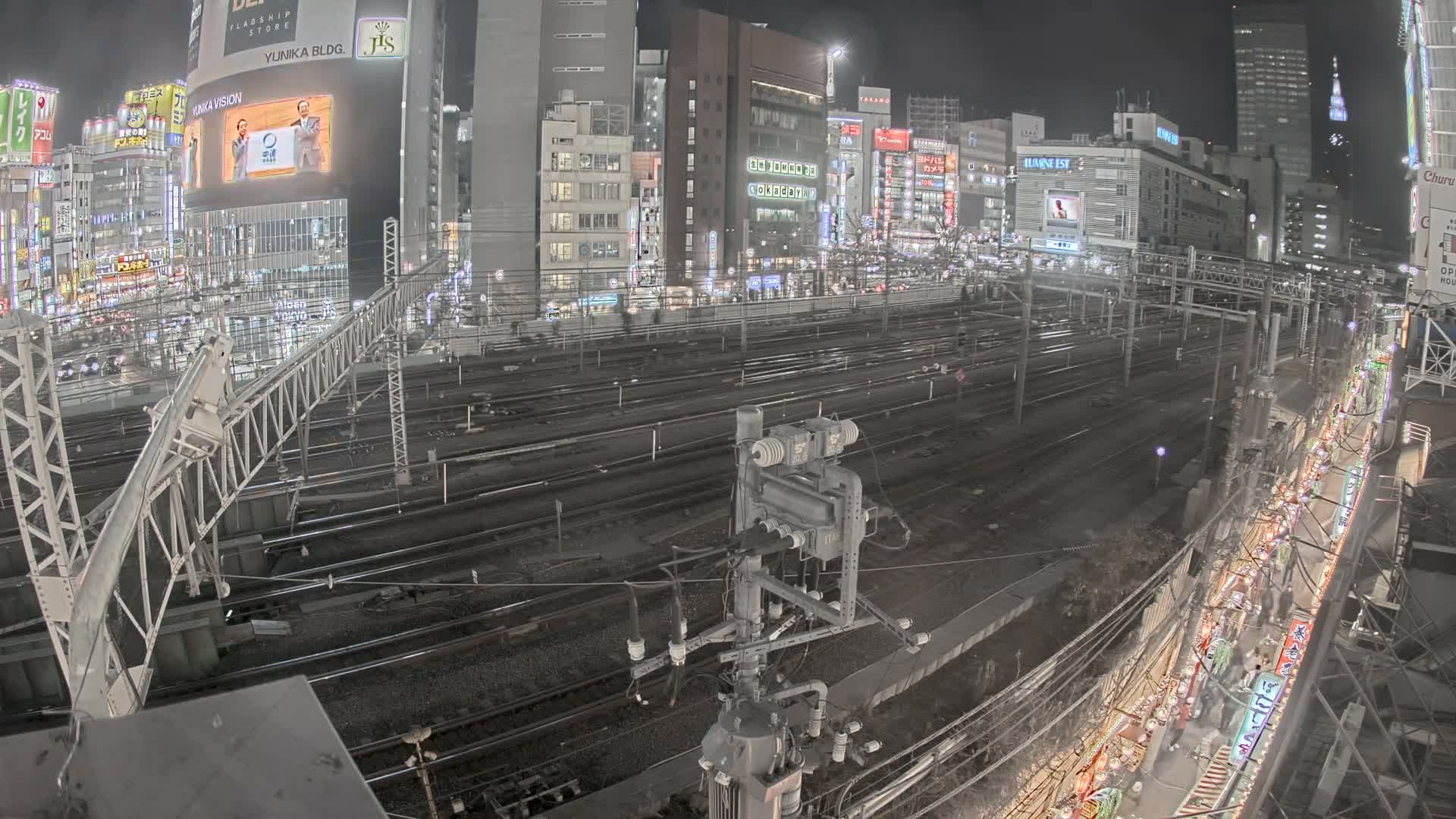 Tokyo, Shinjuku JR Metro Road Crossing & Shinjuku Discrict View ( 東京、新宿JRメトロ交差点と新宿地区の眺め ) Live Cam - 1 Chome, Nishishinjuku, Shinjuku-ku, Tokyo, Kantō, Honshu, Japan
