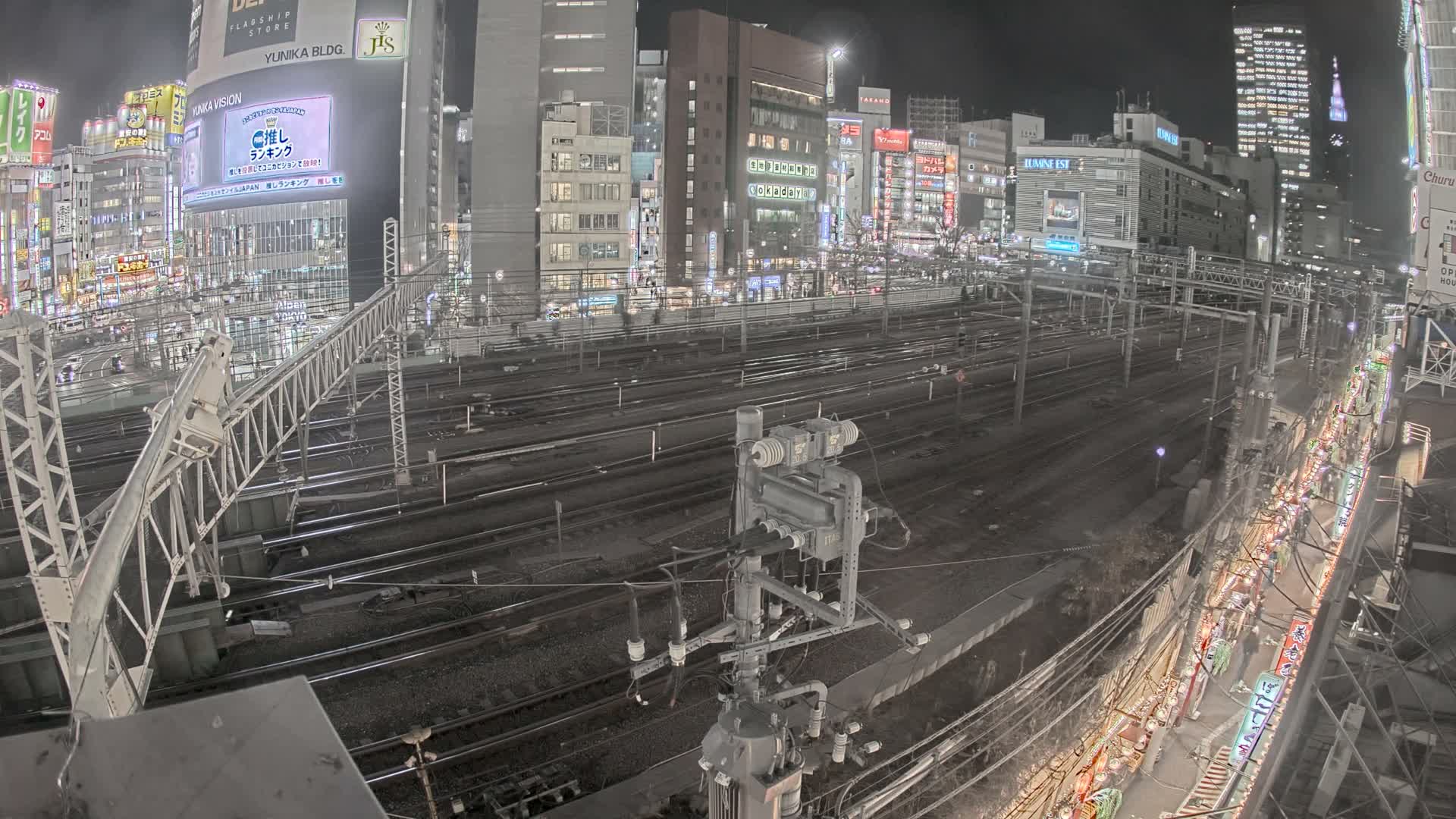 Tokyo, Shinjuku JR Metro Road Crossing & Shinjuku Discrict View ( 東京、新宿JRメトロ交差点と新宿地区の眺め ) Live Cam - 1 Chome, Nishishinjuku, Shinjuku-ku, Tokyo, Kantō, Honshu, Japan