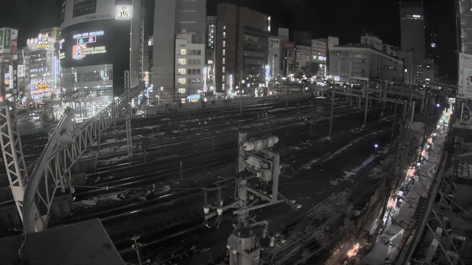 Tokyo, Shinjuku JR Metro Road Crossing & Shinjuku Discrict View ( 東京、新宿JRメトロ交差点と新宿地区の眺め ) Live Cam - 1 Chome, Nishishinjuku, Shinjuku-ku, Tokyo, Kantō, Honshu, Japan