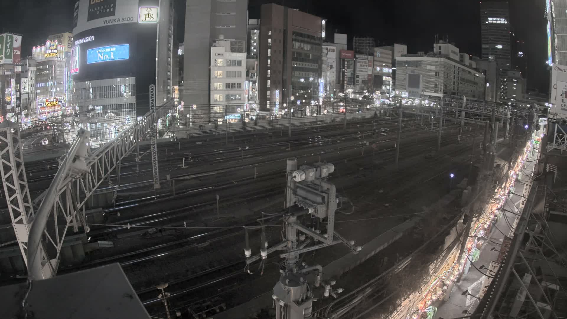 Tokyo, Shinjuku JR Metro Road Crossing & Shinjuku Discrict View ( 東京、新宿JRメトロ交差点と新宿地区の眺め ) Live Cam - 1 Chome, Nishishinjuku, Shinjuku-ku, Tokyo, Kantō, Honshu, Japan