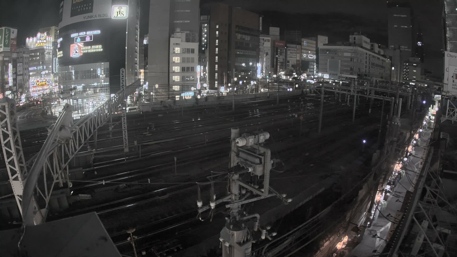 Tokyo, Shinjuku JR Metro Road Crossing & Shinjuku Discrict View ( 東京、新宿JRメトロ交差点と新宿地区の眺め ) Live Cam - 1 Chome, Nishishinjuku, Shinjuku-ku, Tokyo, Kantō, Honshu, Japan