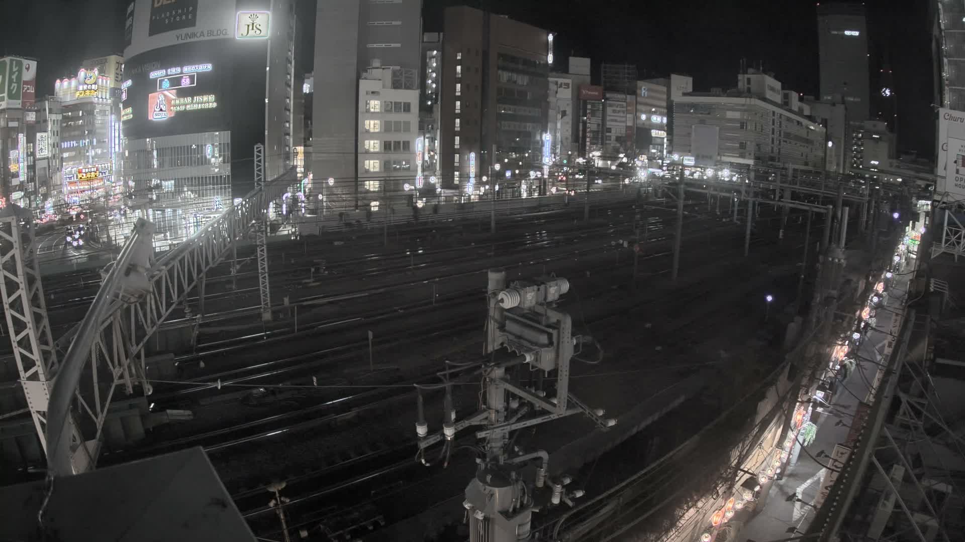 Tokyo, Shinjuku JR Metro Road Crossing & Shinjuku Discrict View ( 東京、新宿JRメトロ交差点と新宿地区の眺め ) Live Cam - 1 Chome, Nishishinjuku, Shinjuku-ku, Tokyo, Kantō, Honshu, Japan