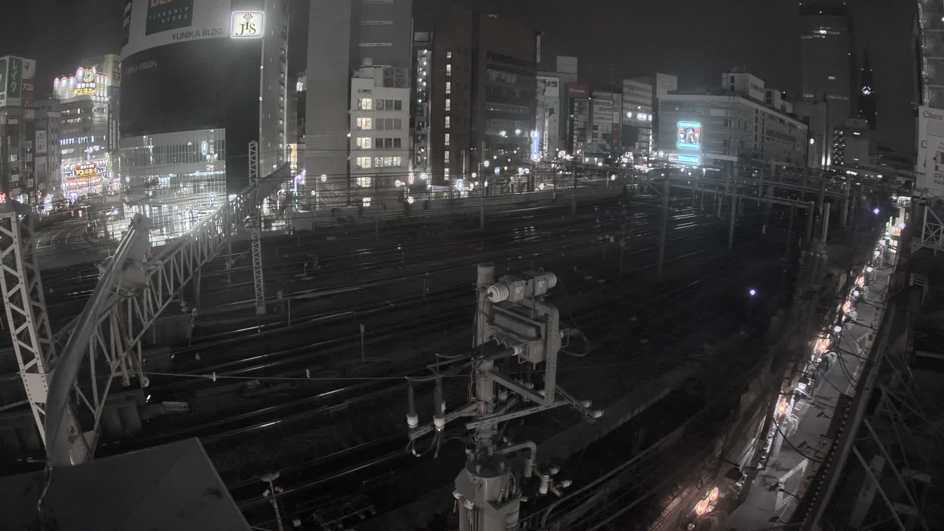 Tokyo, Shinjuku JR Metro Road Crossing & Shinjuku Discrict View ( 東京、新宿JRメトロ交差点と新宿地区の眺め ) Live Cam - 1 Chome, Nishishinjuku, Shinjuku-ku, Tokyo, Kantō, Honshu, Japan