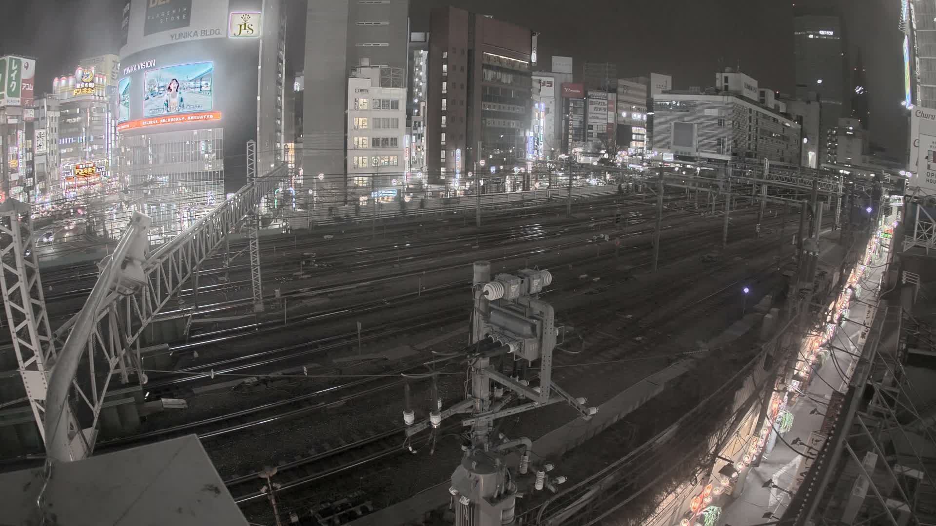 Tokyo, Shinjuku JR Metro Road Crossing & Shinjuku Discrict View ( 東京、新宿JRメトロ交差点と新宿地区の眺め ) Live Cam - 1 Chome, Nishishinjuku, Shinjuku-ku, Tokyo, Kantō, Honshu, Japan