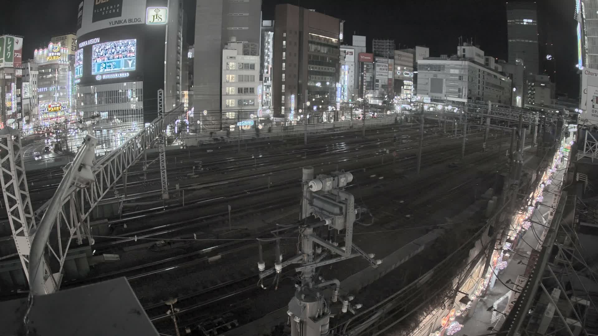 Tokyo, Shinjuku JR Metro Road Crossing & Shinjuku Discrict View ( 東京、新宿JRメトロ交差点と新宿地区の眺め ) Live Cam - 1 Chome, Nishishinjuku, Shinjuku-ku, Tokyo, Kantō, Honshu, Japan