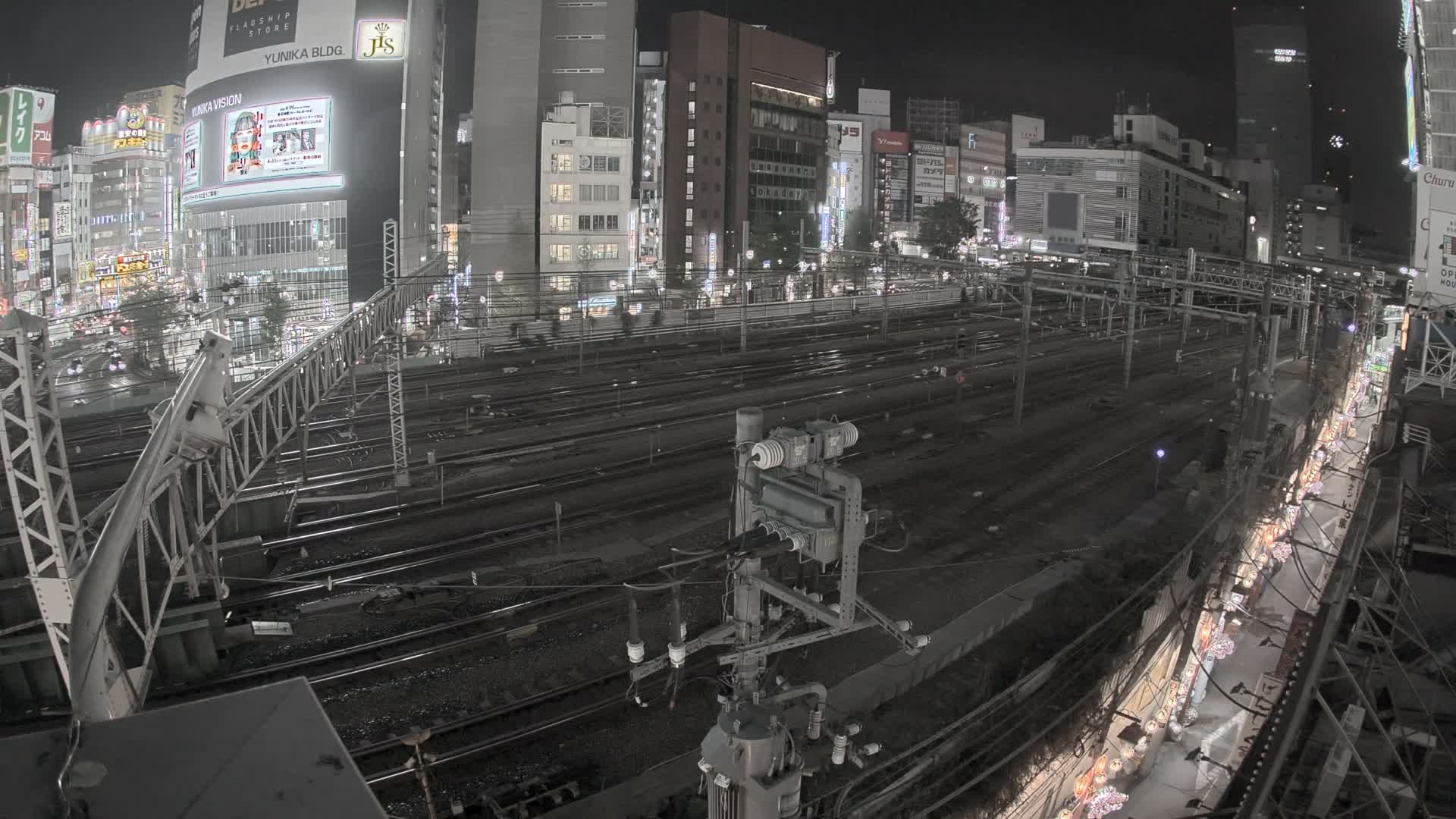 Tokyo, Shinjuku JR Metro Road Crossing & Shinjuku Discrict View ( 東京、新宿JRメトロ交差点と新宿地区の眺め ) Live Cam - 1 Chome, Nishishinjuku, Shinjuku-ku, Tokyo, Kantō, Honshu, Japan