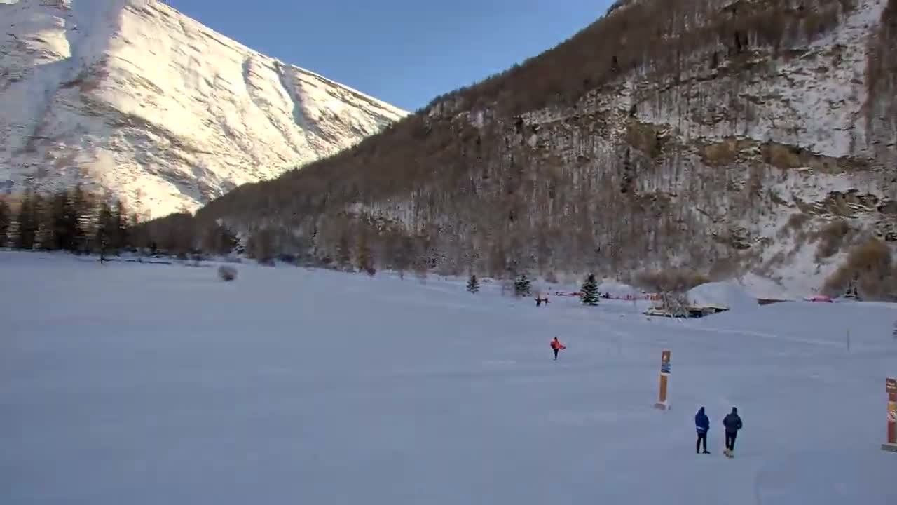 Bessans Village, Carreley  Ski Slopes & Mont L'Albaron Mountain View Live Cam - Bessans, Saint-Jean-de-Maurienne, Savoie, Auvergne-Rhône-Alpes, France